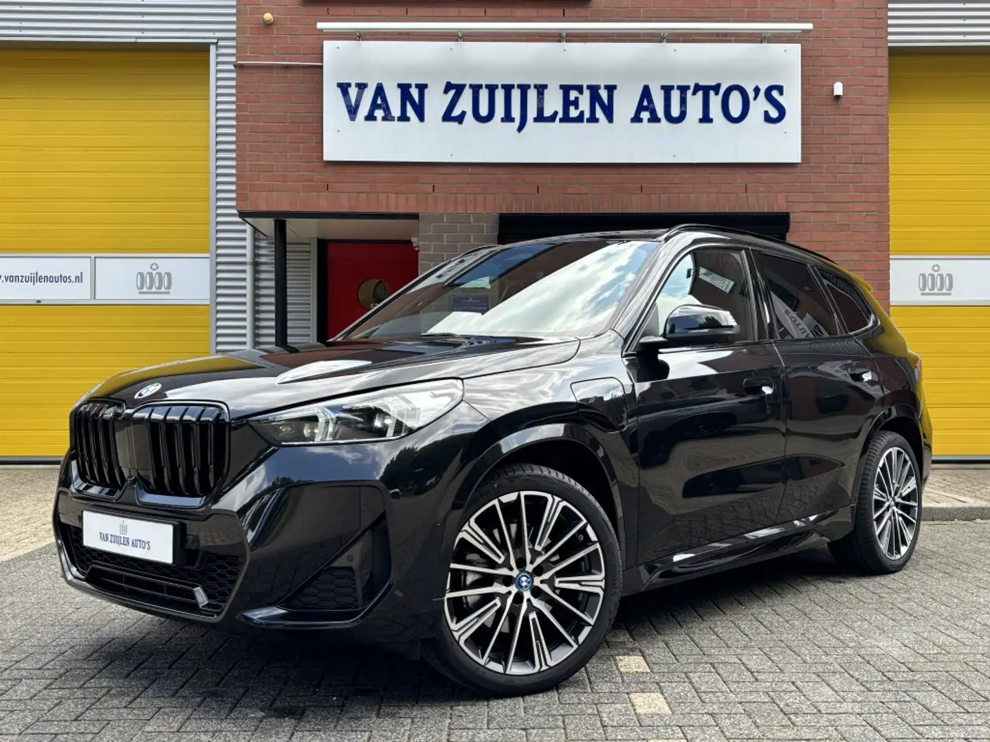 BMW X1 xDrive30e M-Sport Pano 20" Head-Up Trekhaak HK Mem Zwart - 1