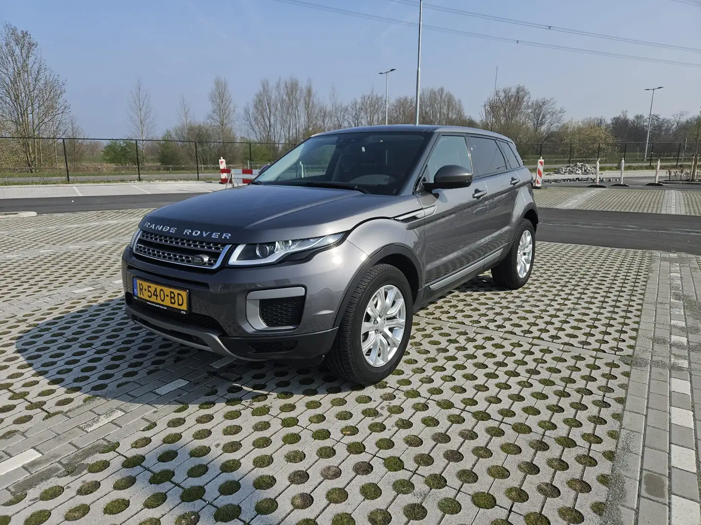 Land Rover Range Rover Evoque Range Rover Evoque 2.0 TD4 Pure Šedá - 2