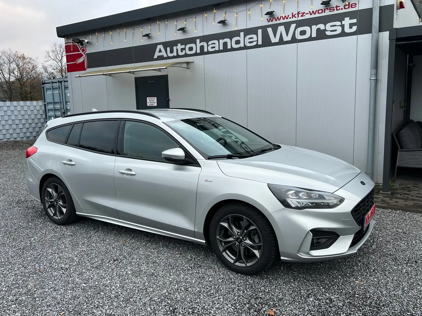 Ford Focus ST-Line-Navi-Kamera-Unfallfrei-Garantie Silber - 1