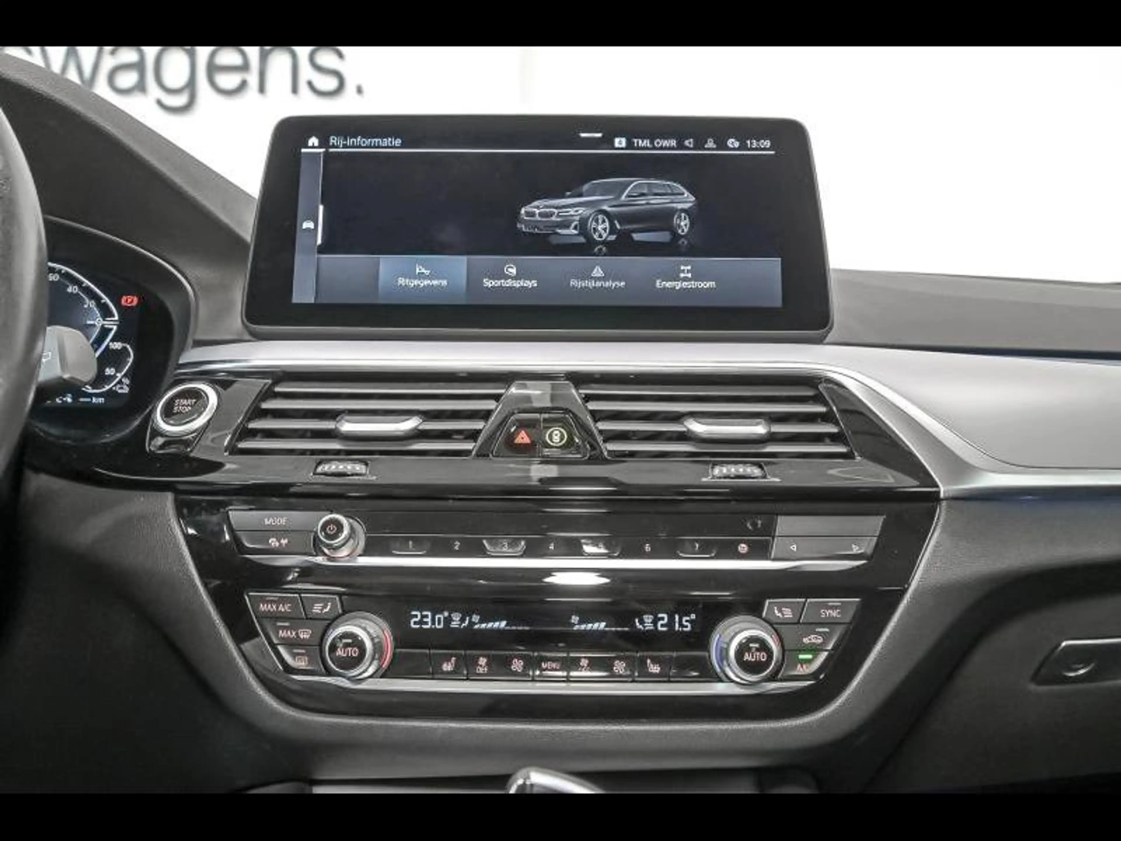 BMW 530 e  xDrive Touring — photo 12