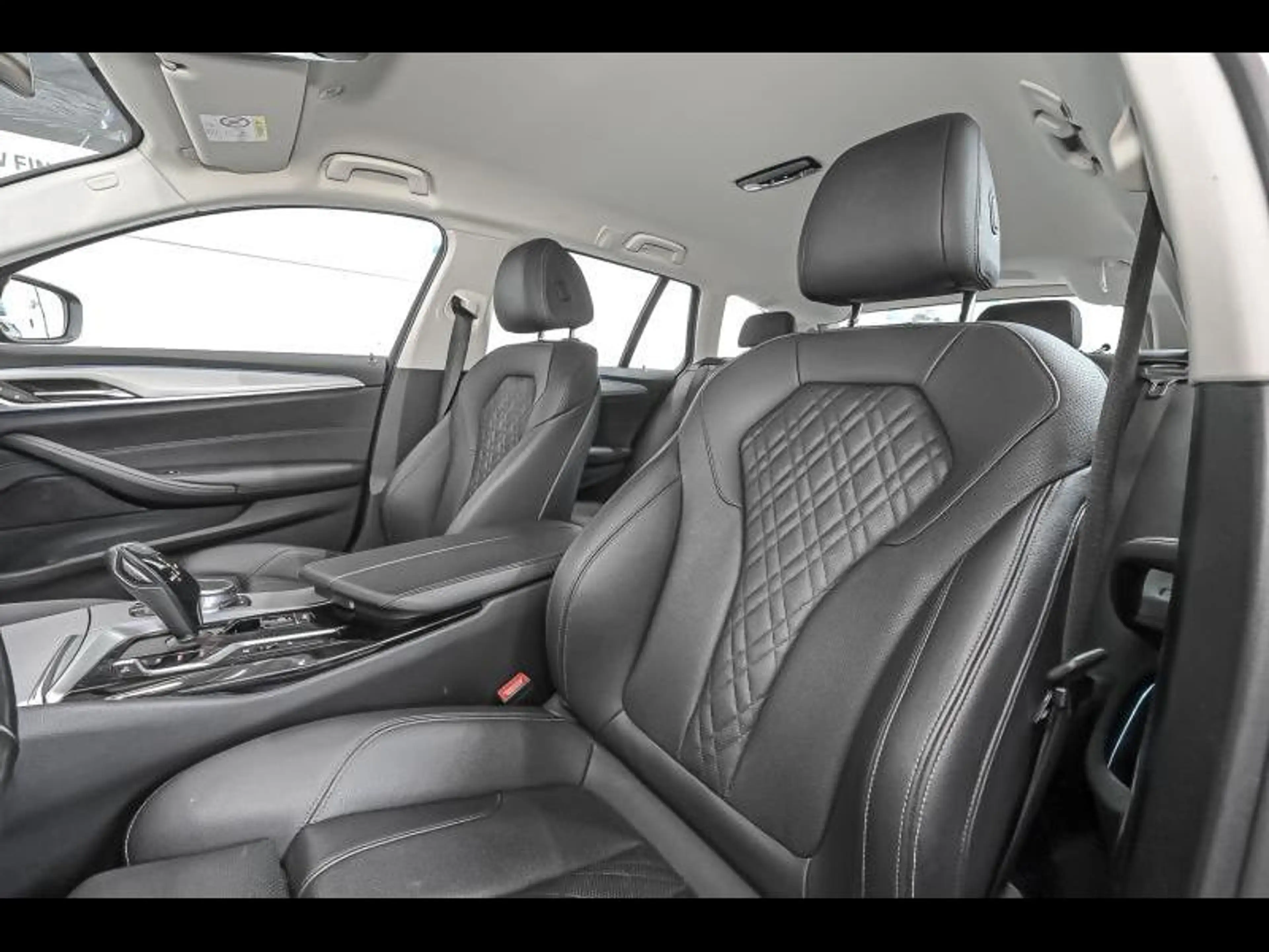 BMW 530 e  xDrive Touring — photo 19