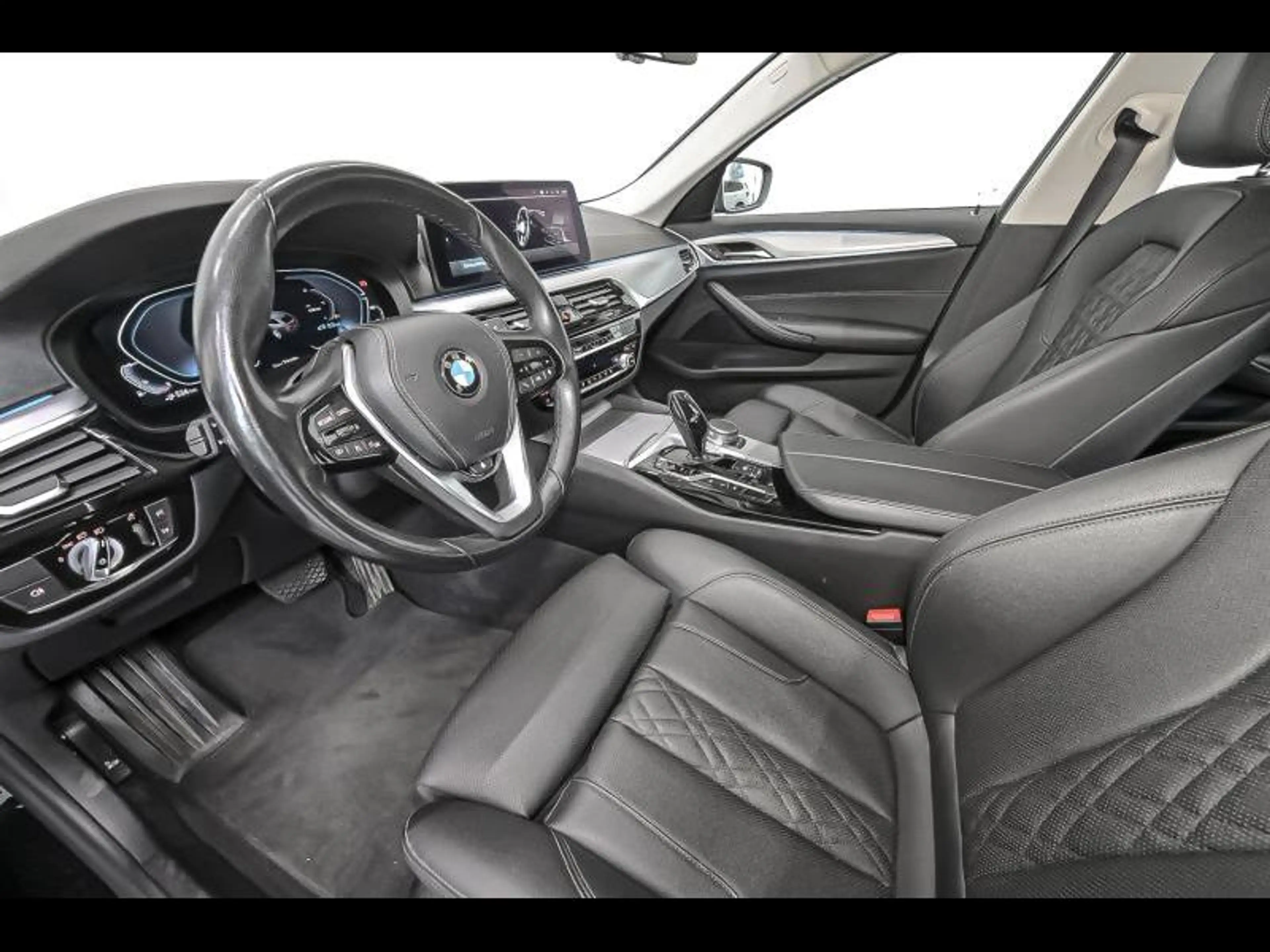 BMW 530 e  xDrive Touring — photo 6