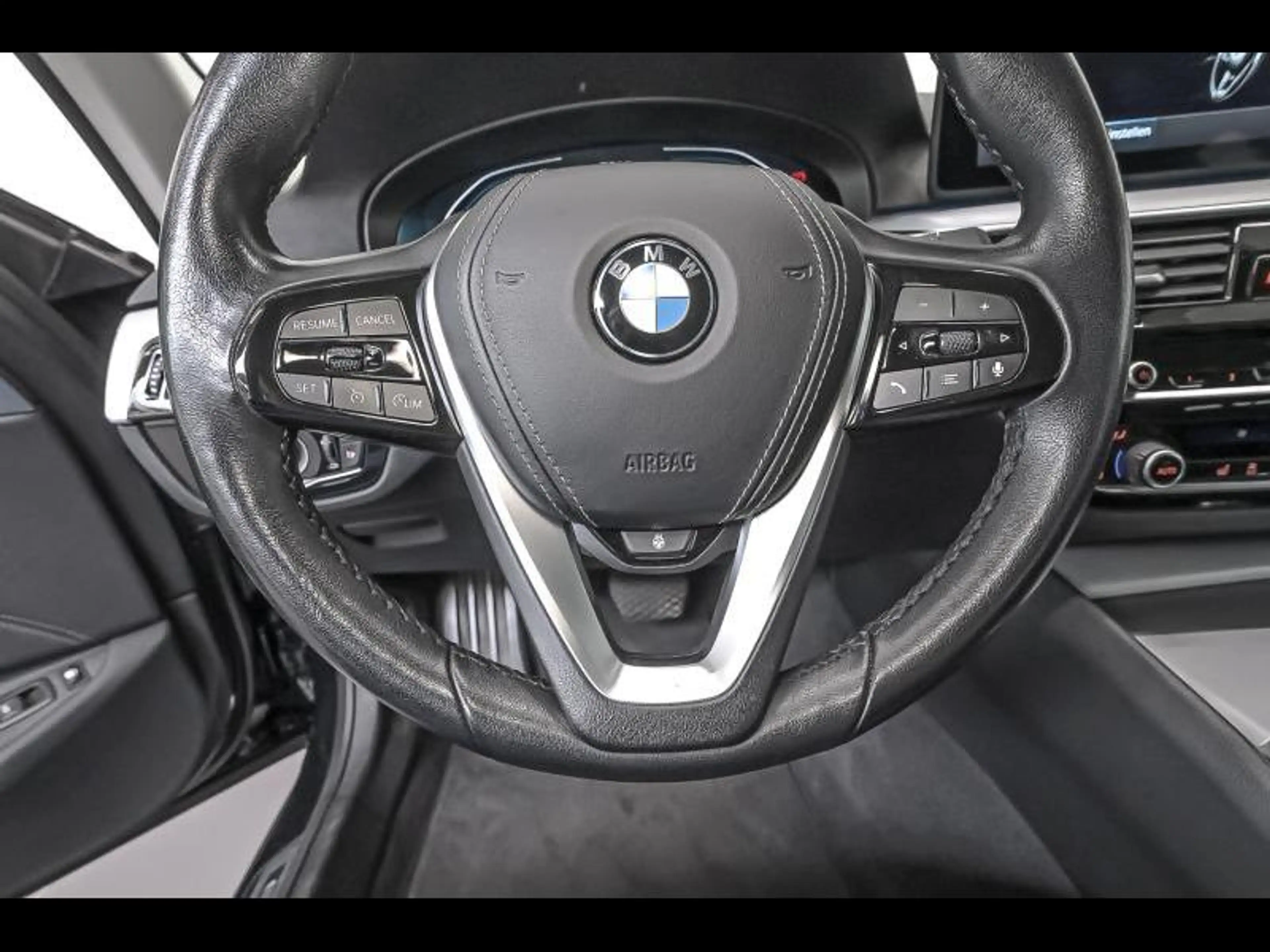BMW 530 e  xDrive Touring — photo 9