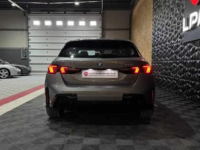 BMW 1 Series view 6
