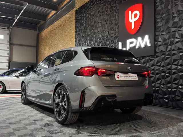 BMW 1 Series view 5