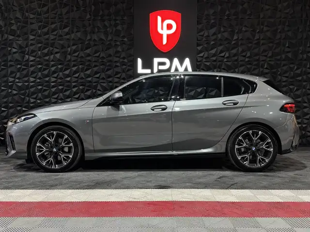 BMW 1 Series view 4