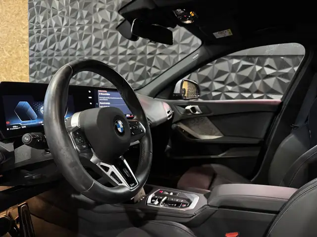 BMW 1 Series view 8