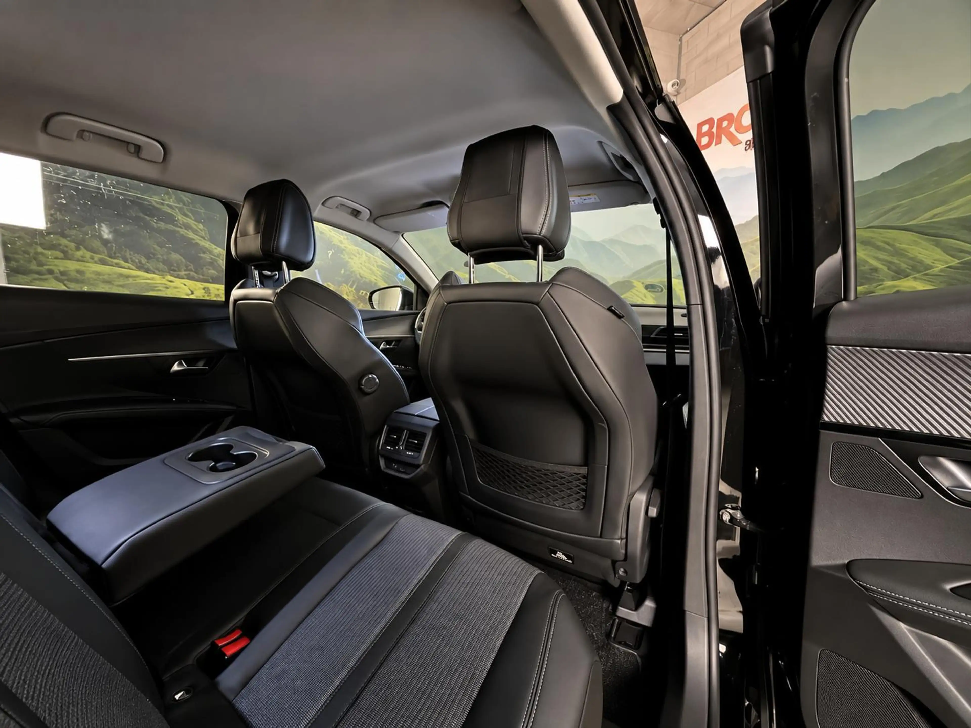 Peugeot 3008 1.6 HYbrid 225 Allure — photo 12