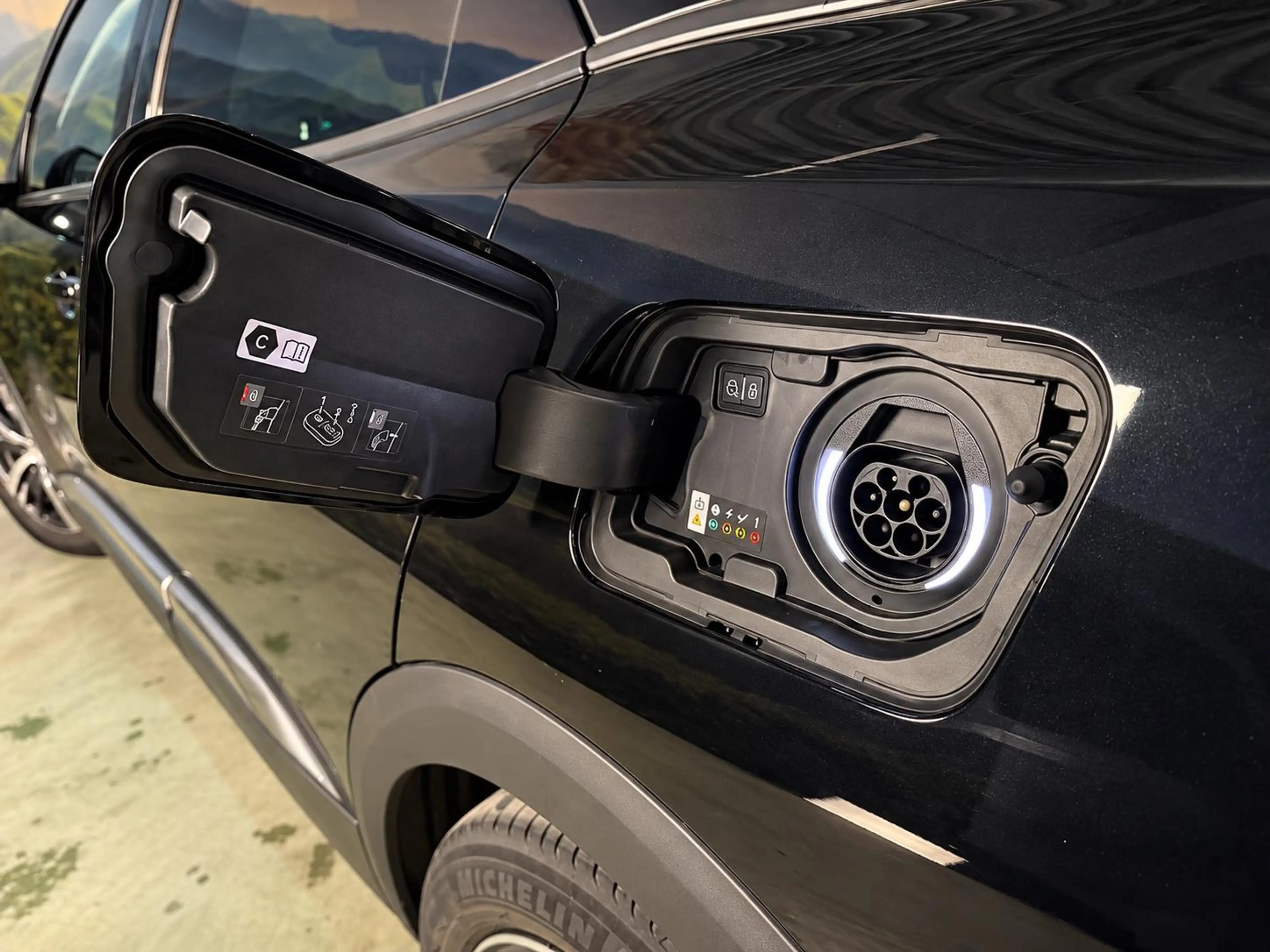 Peugeot 3008 1.6 HYbrid 225 Allure — photo 10