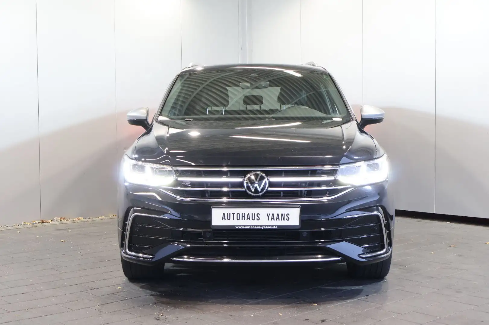 Volkswagen Tiguan Allspace R-Line 4M 2.0 TDI AID+PANO+AHK Negro - 2
