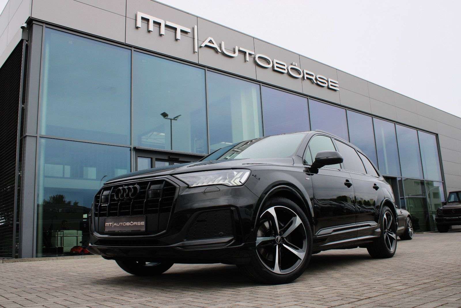 Second hand Audi Q7 3.0