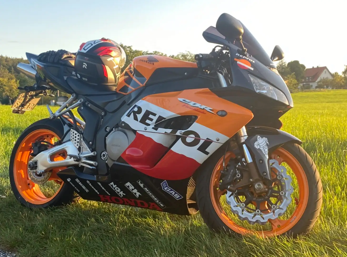 Honda CBR 1000 Repsol - 1
