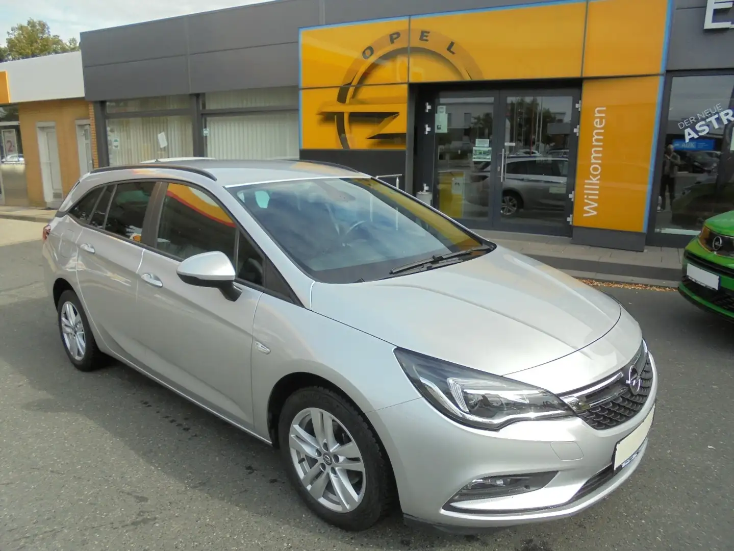 Opel Astra Business StartStop+Allwetter+Parkpilot Silber - 1