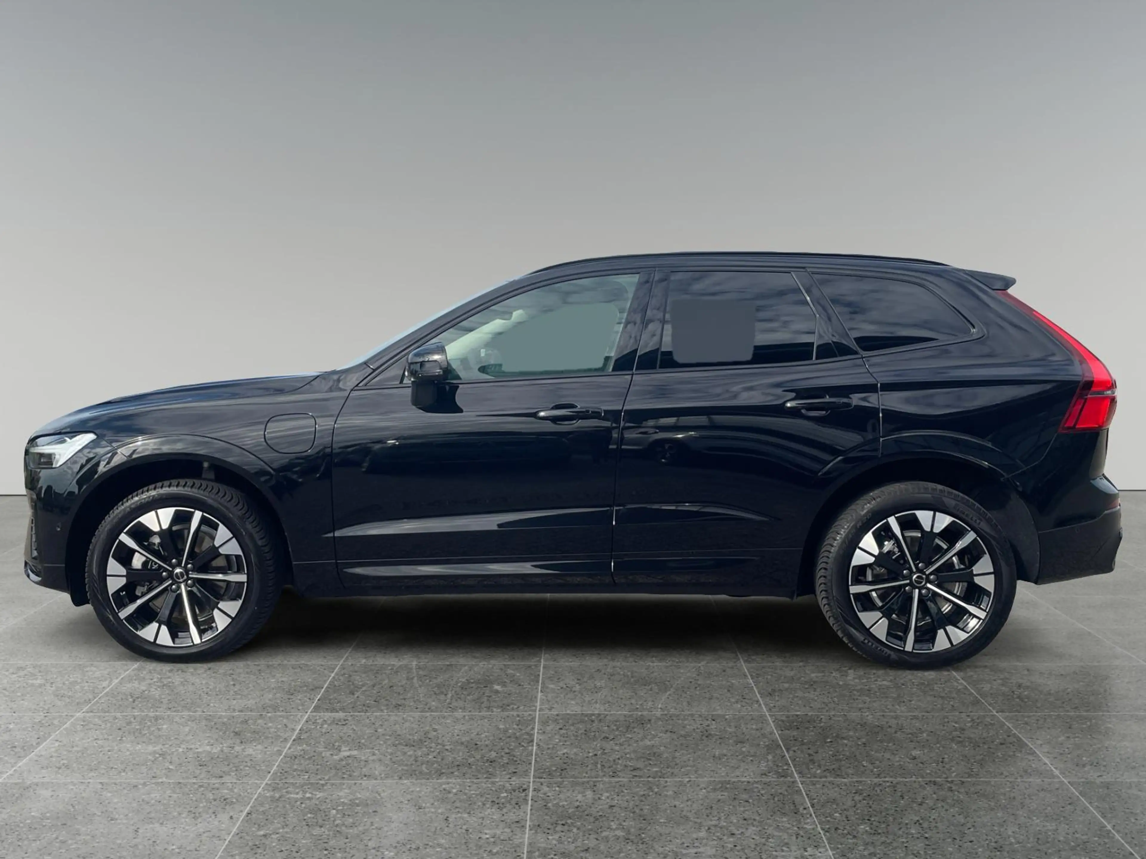 Volvo XC60 2.0 T6 Plug-in hybrid AWD Ultra Dark — photo 3