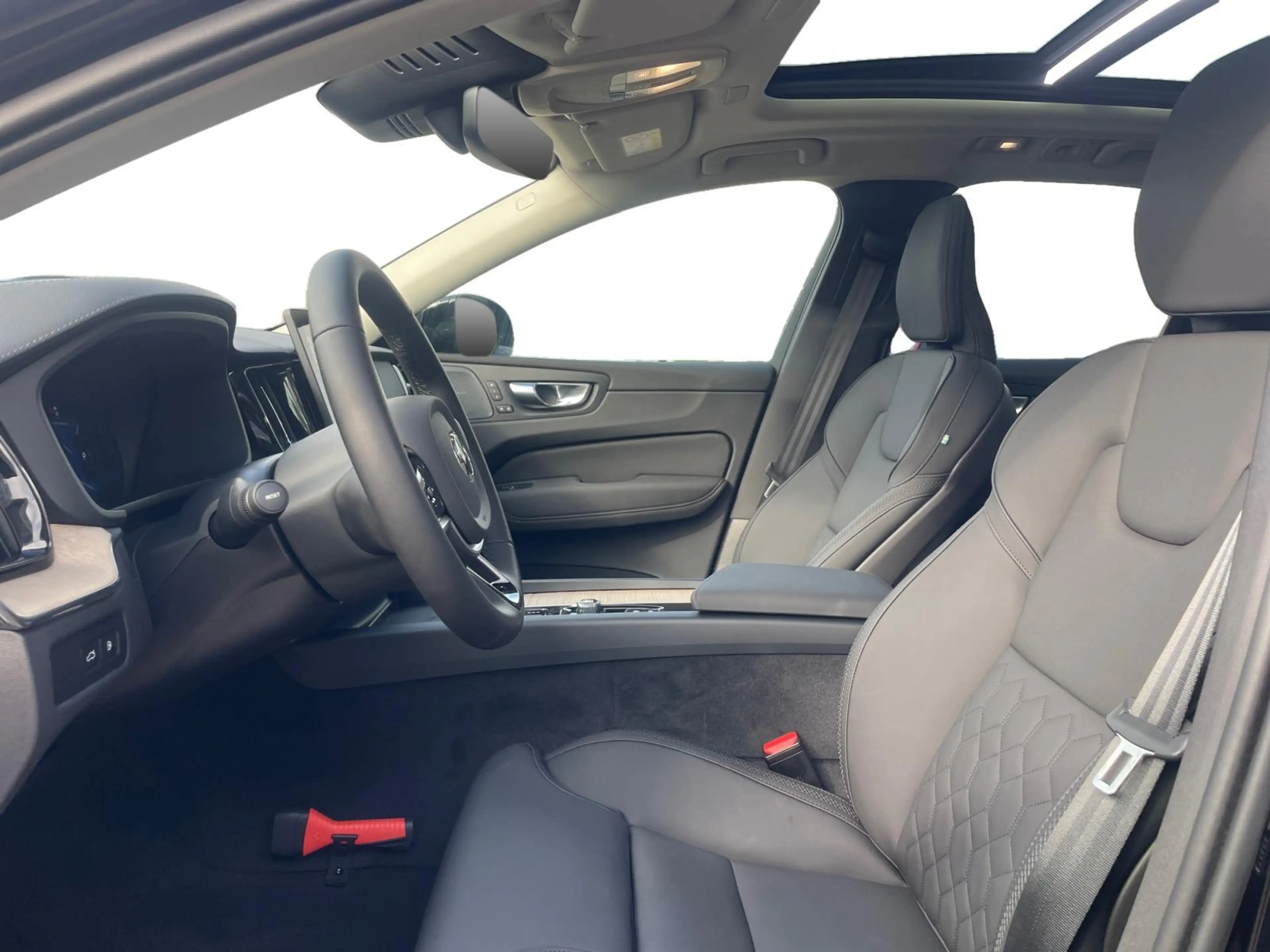 Volvo XC60 2.0 T6 Plug-in hybrid AWD Ultra Dark — photo 12