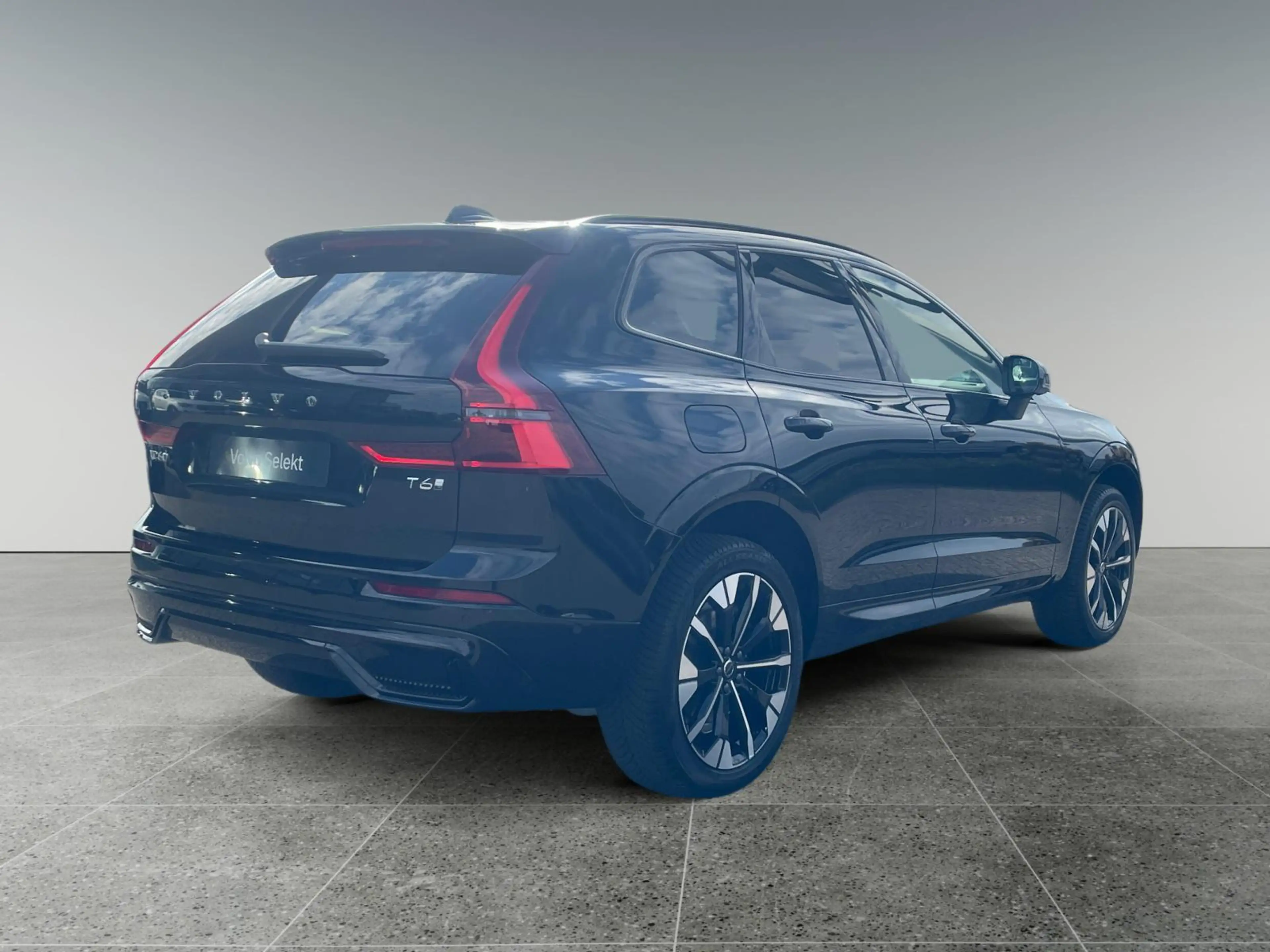 Volvo XC60 2.0 T6 Plug-in hybrid AWD Ultra Dark — photo 6