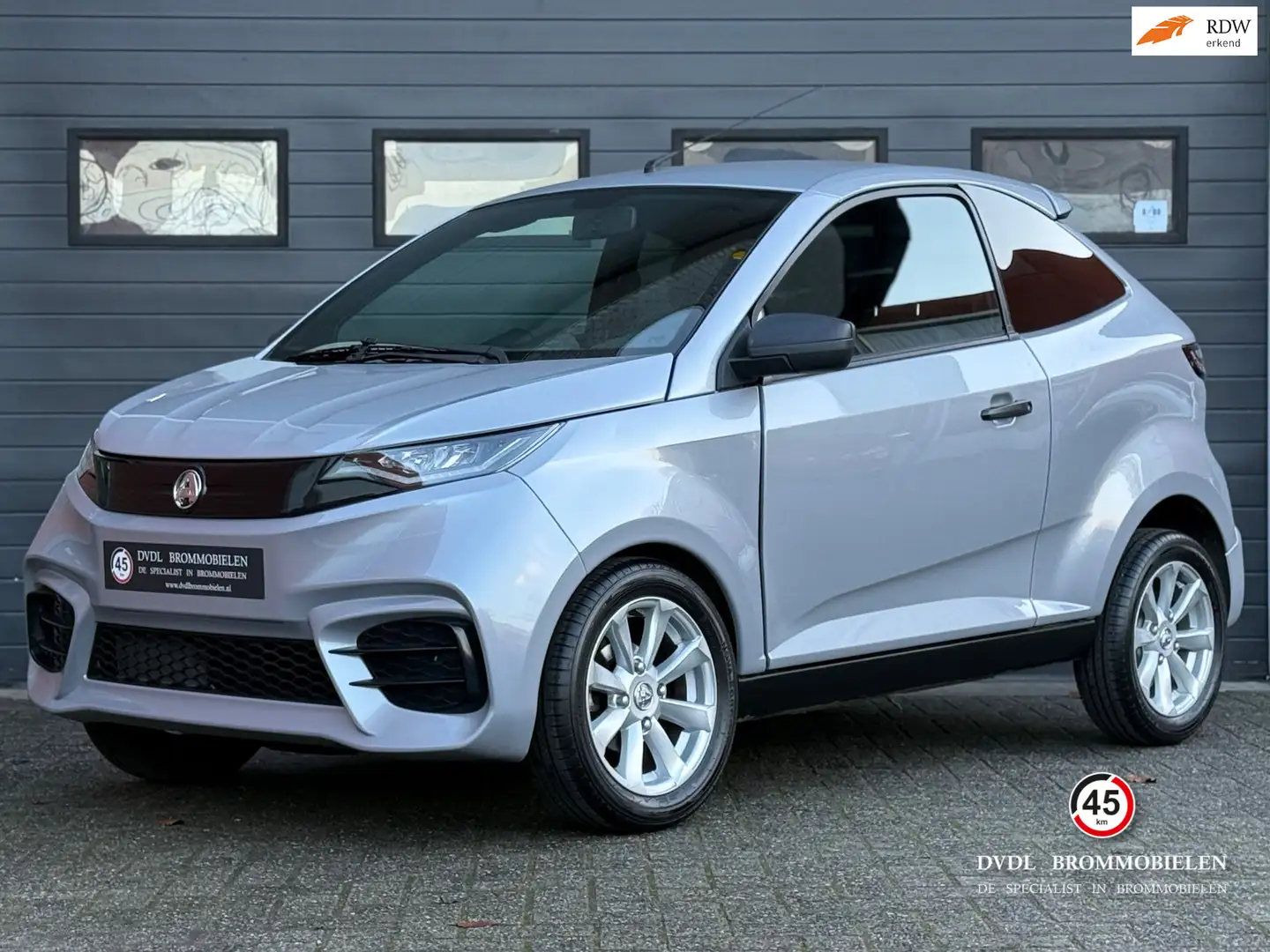 Aixam Coupe Premium Brommobiel 2024 1e eig 22dkm NIEUWSTAAT! Grijs - 1