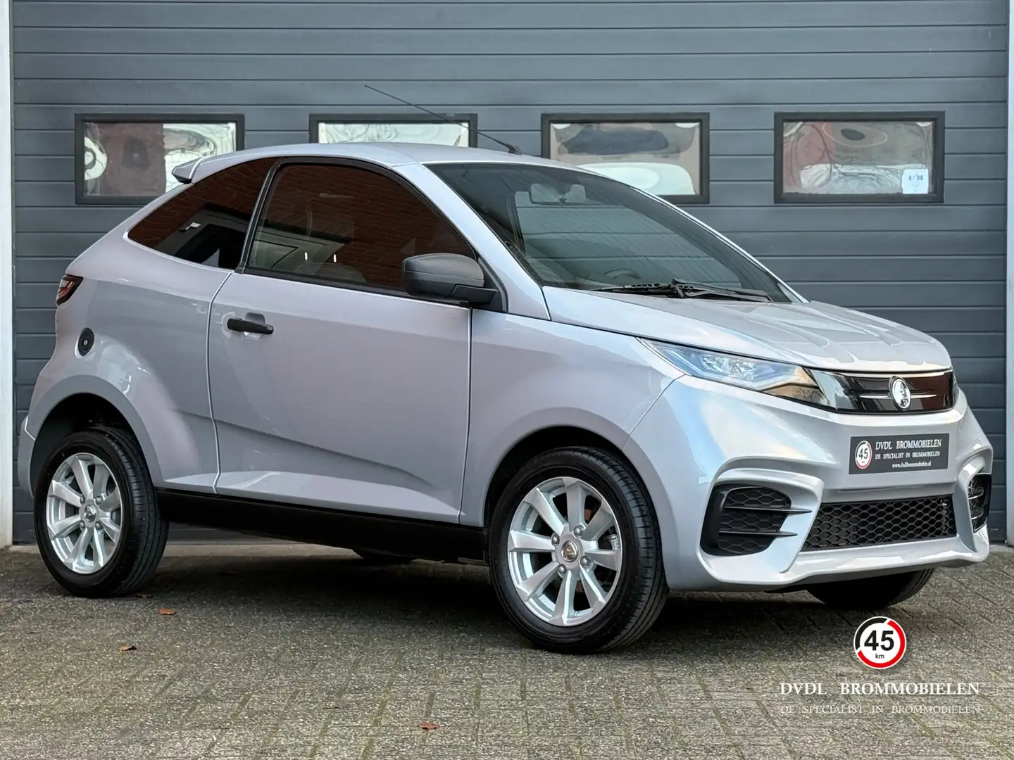 Aixam Coupe Premium Brommobiel 2024 1e eig 22dkm NIEUWSTAAT! Grijs - 2