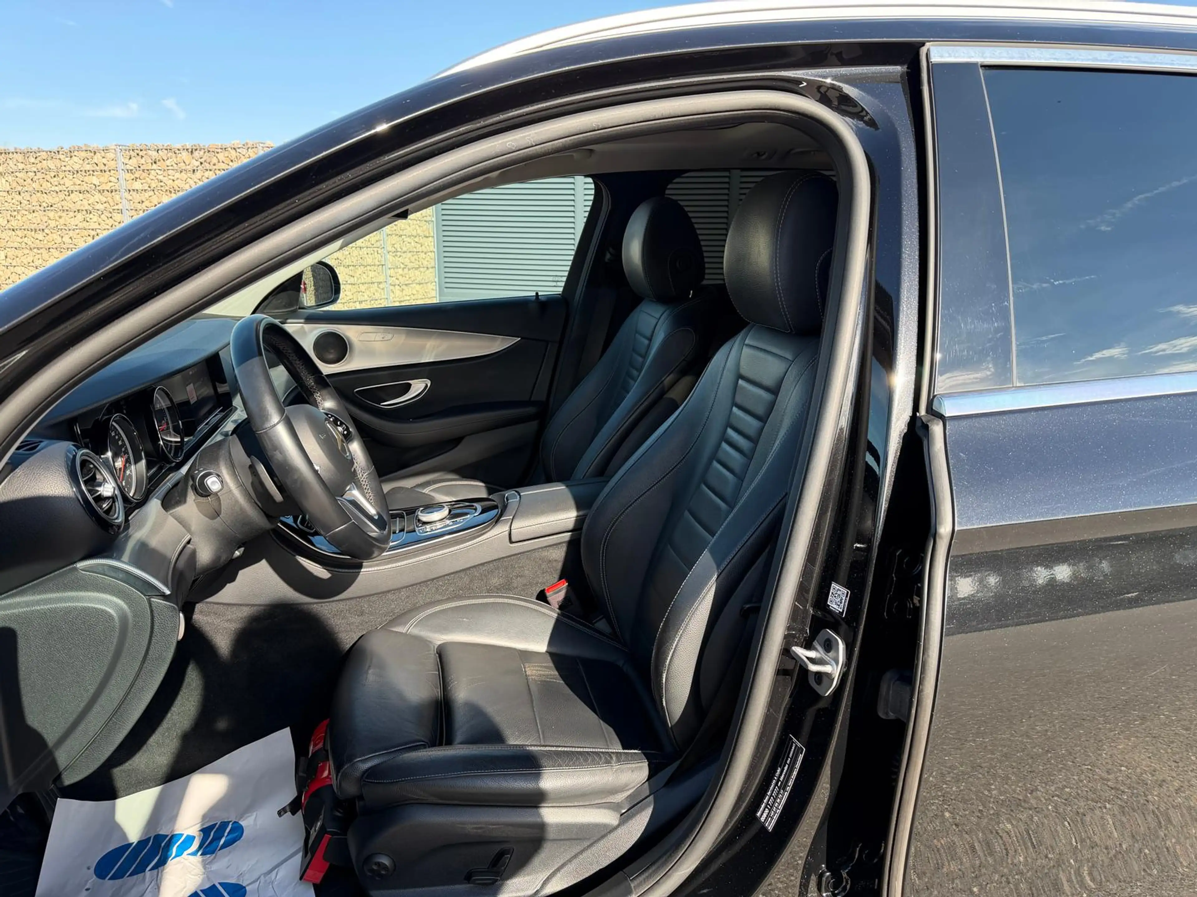 Mercedes-Benz E 300 de LED/Kamera/Totwinkel/Sitzheizung — photo 13