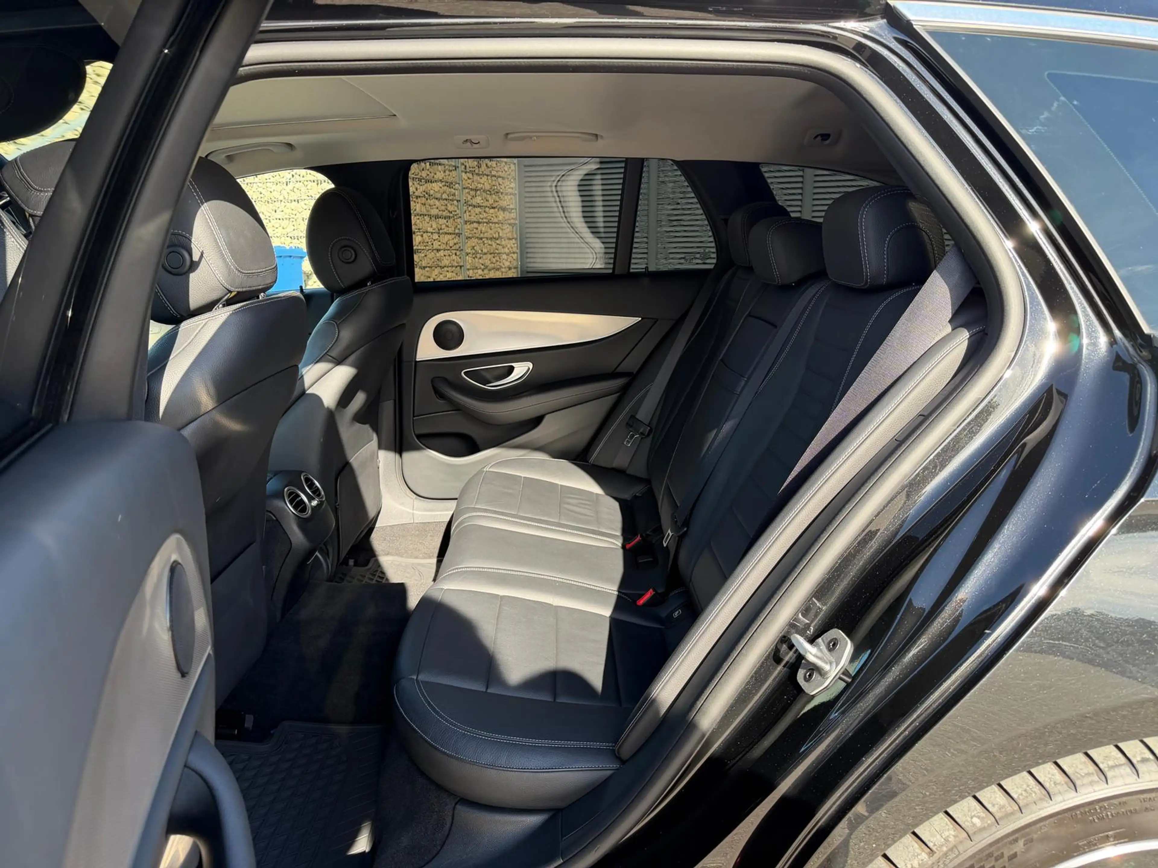 Mercedes-Benz E 300 de LED/Kamera/Totwinkel/Sitzheizung — photo 14