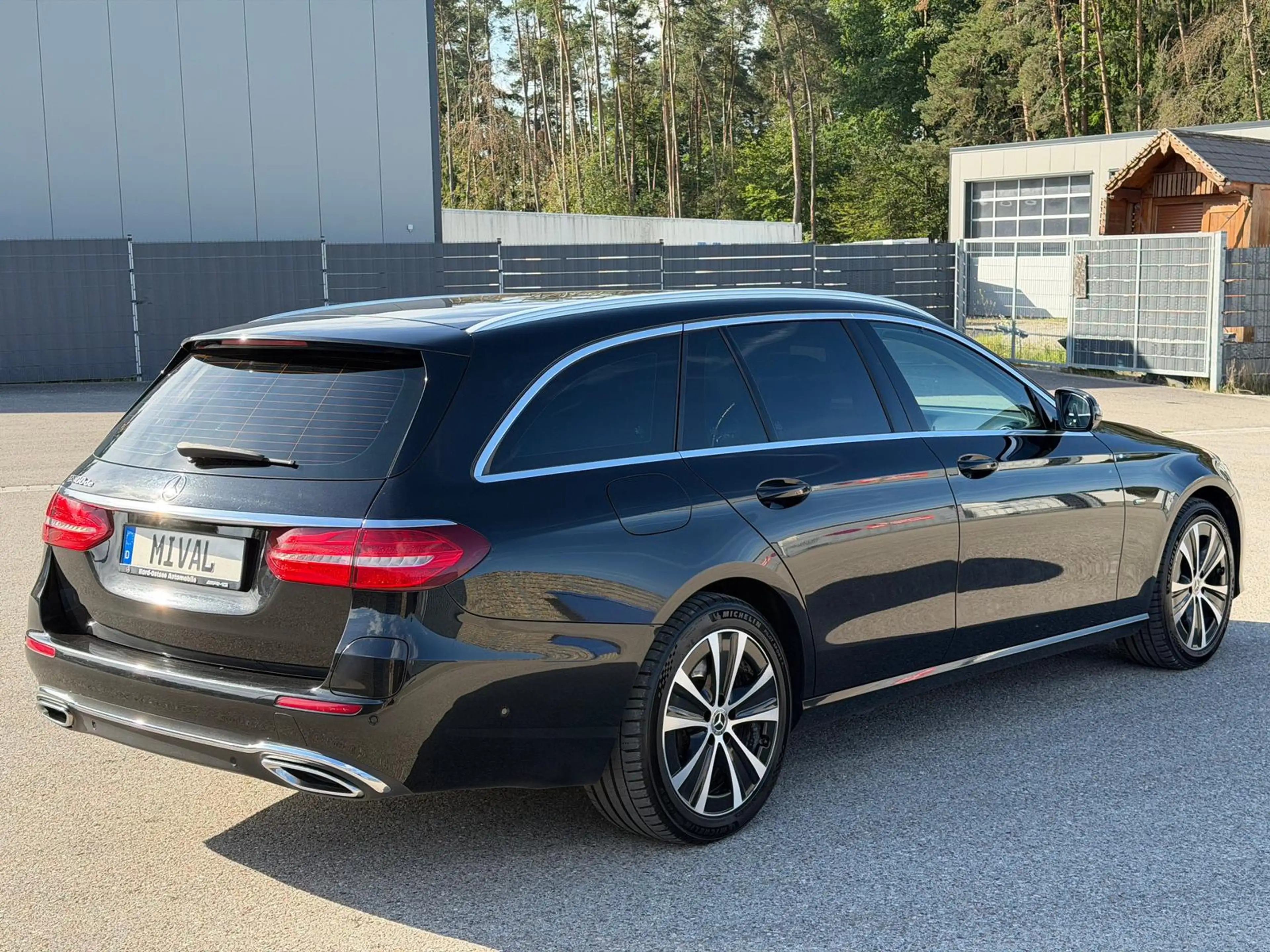 Mercedes-Benz E 300 de LED/Kamera/Totwinkel/Sitzheizung — photo 7