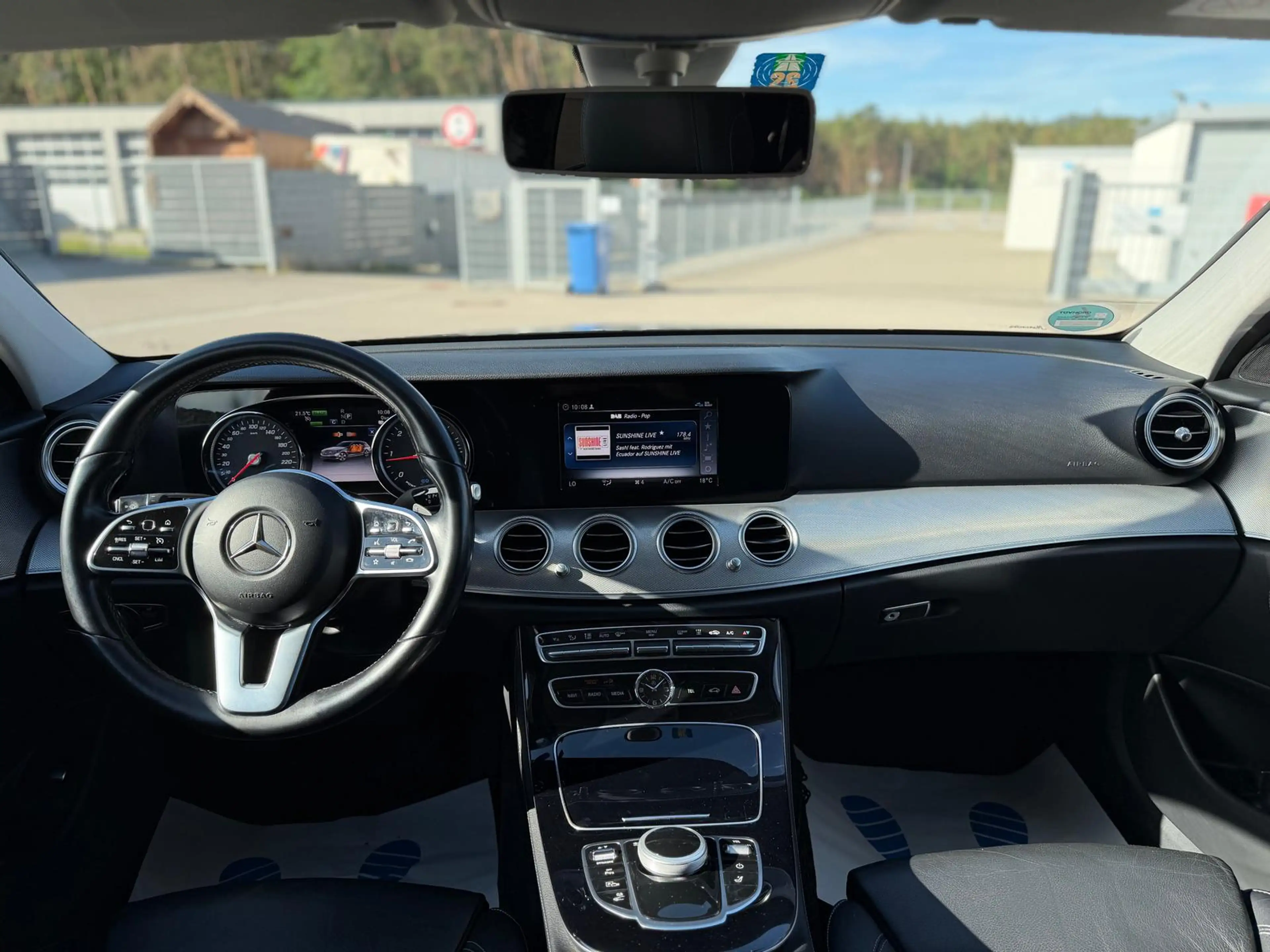 Mercedes-Benz E 300 de LED/Kamera/Totwinkel/Sitzheizung — photo 9