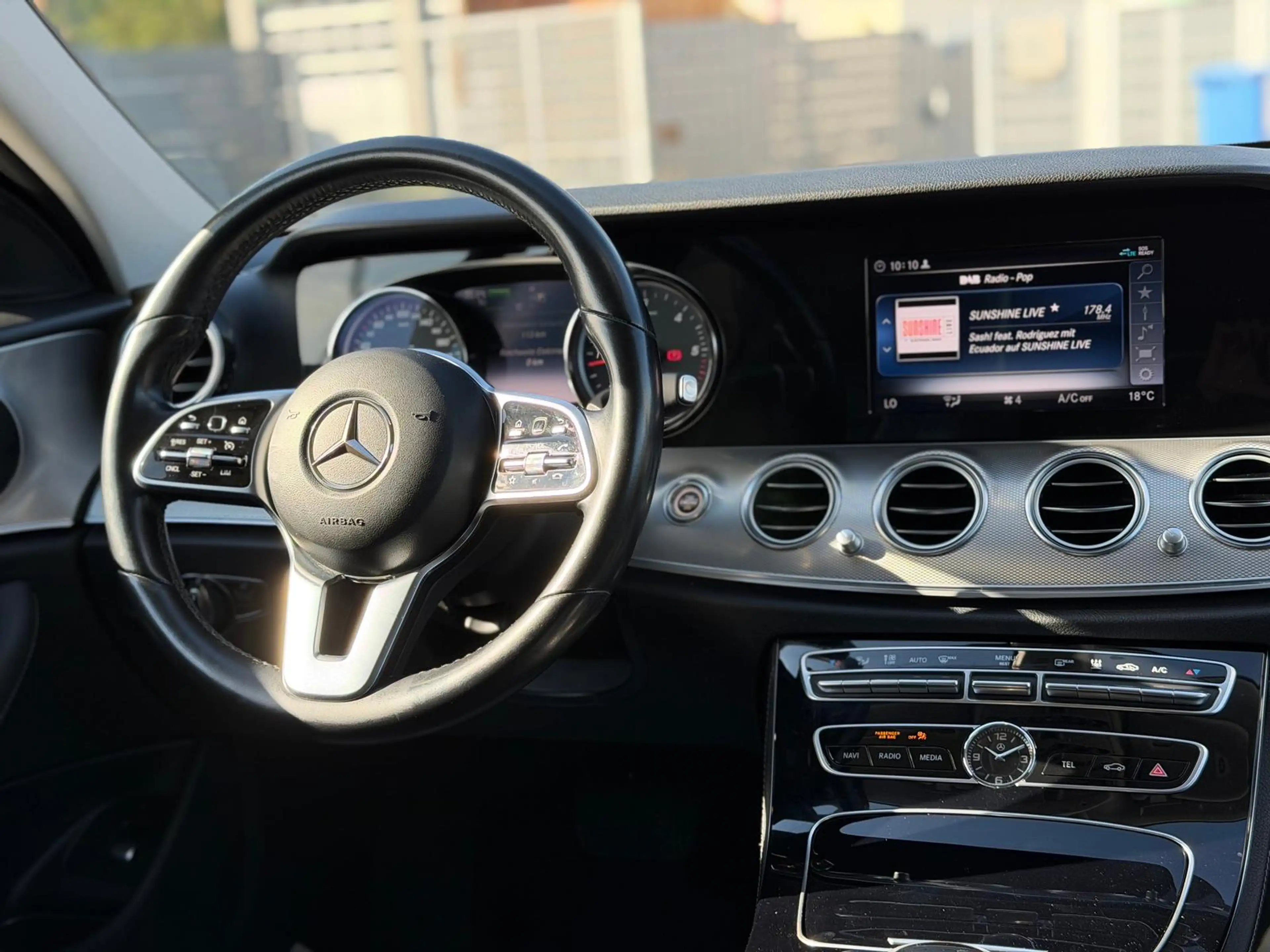 Mercedes-Benz E 300 de LED/Kamera/Totwinkel/Sitzheizung — photo 11