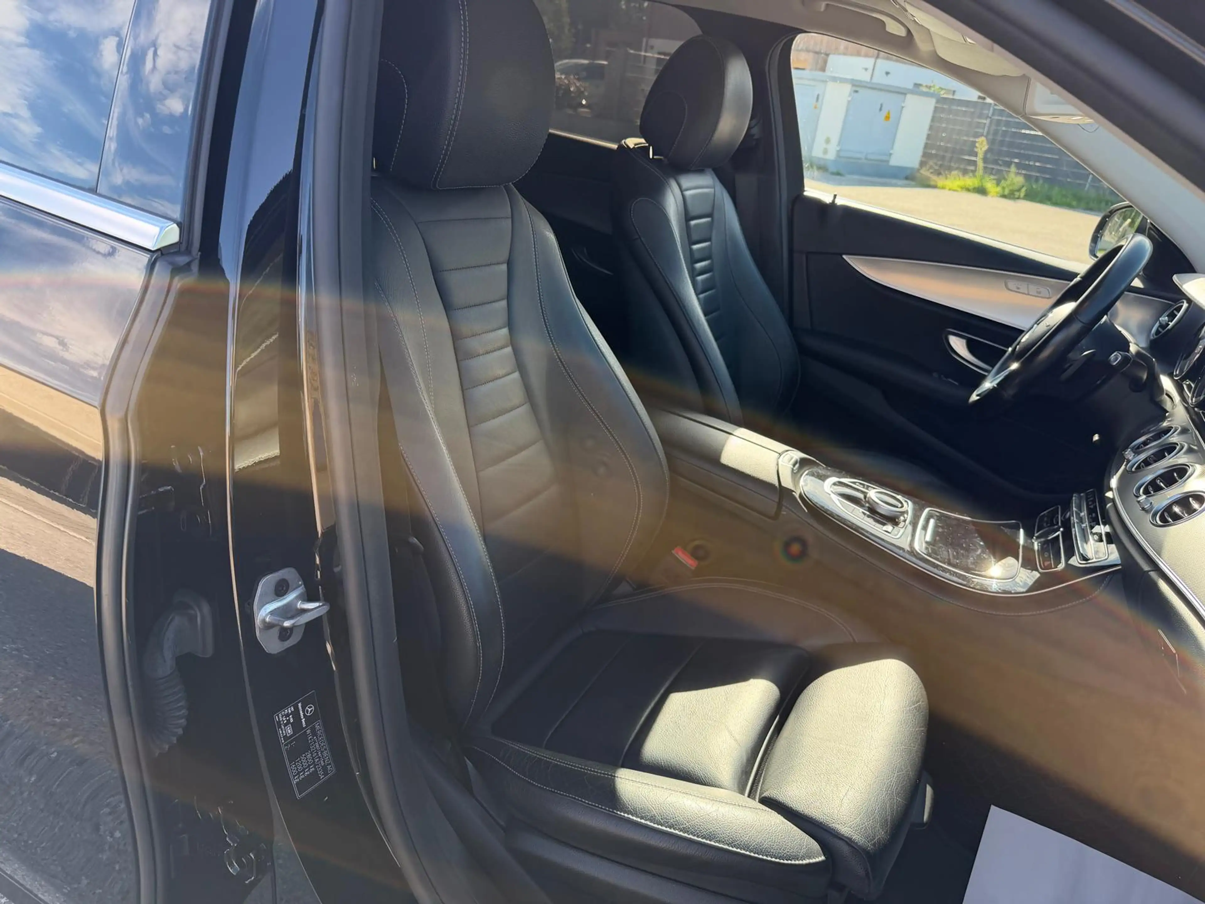 Mercedes-Benz E 300 de LED/Kamera/Totwinkel/Sitzheizung — photo 12