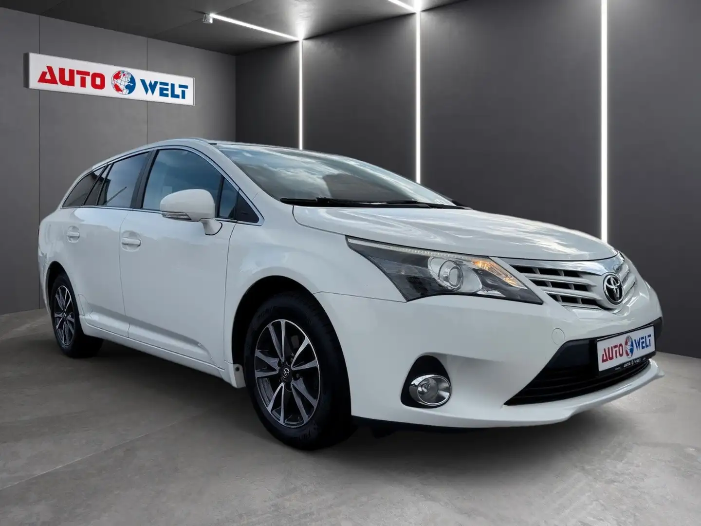 Toyota Avensis Kombi 1.8 Navi R-Cam Dual-Klima uvm. Weiß - 2