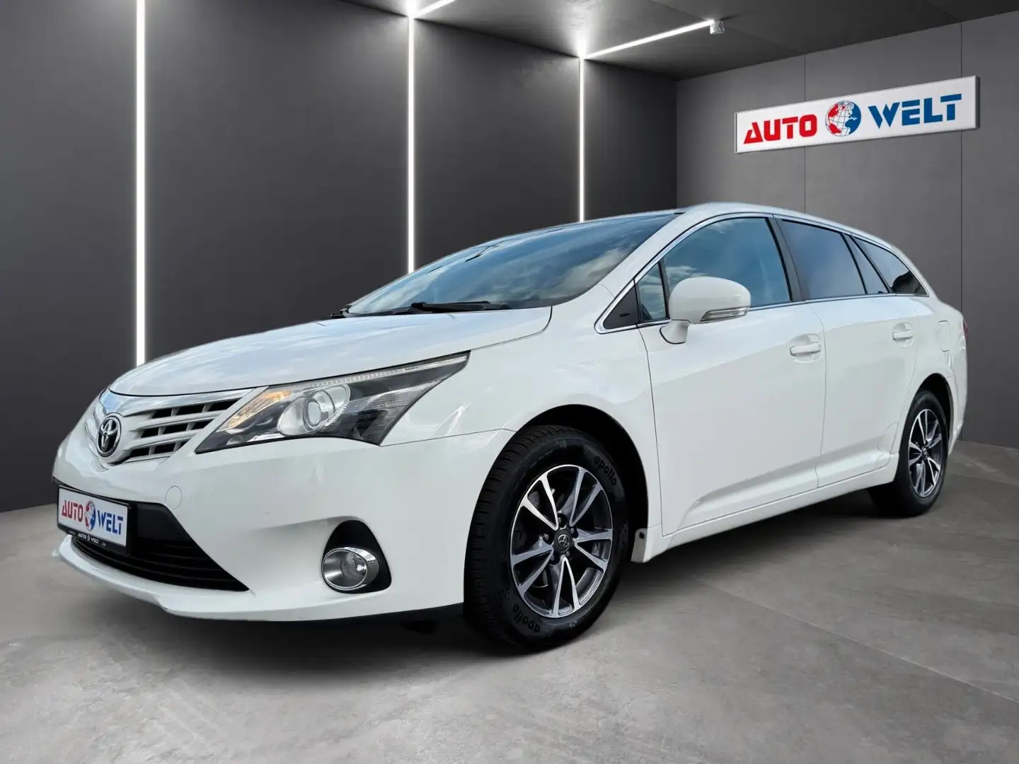 Toyota Avensis Kombi 1.8 Navi R-Cam Dual-Klima uvm. Weiß - 1