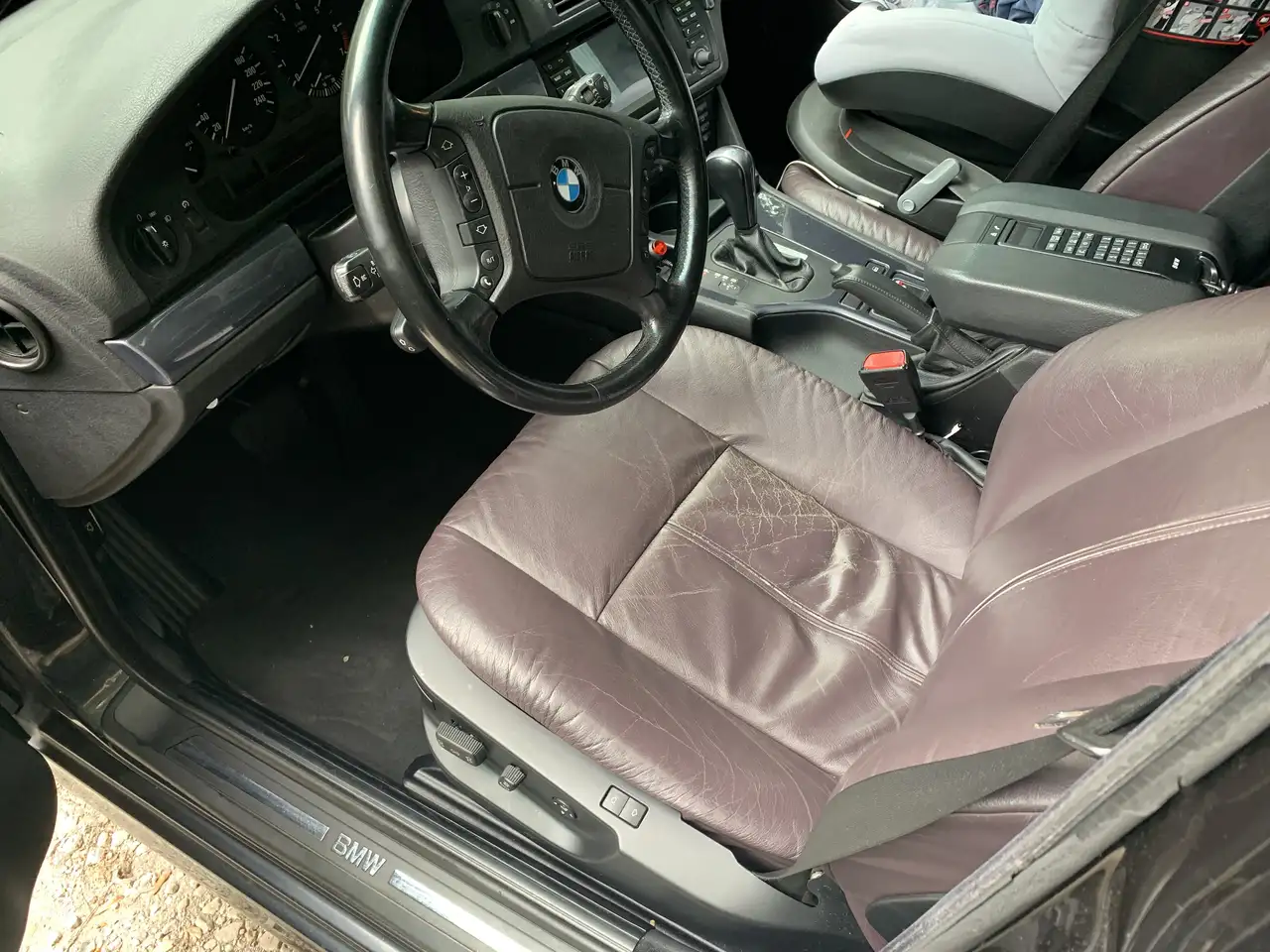 BMW 528