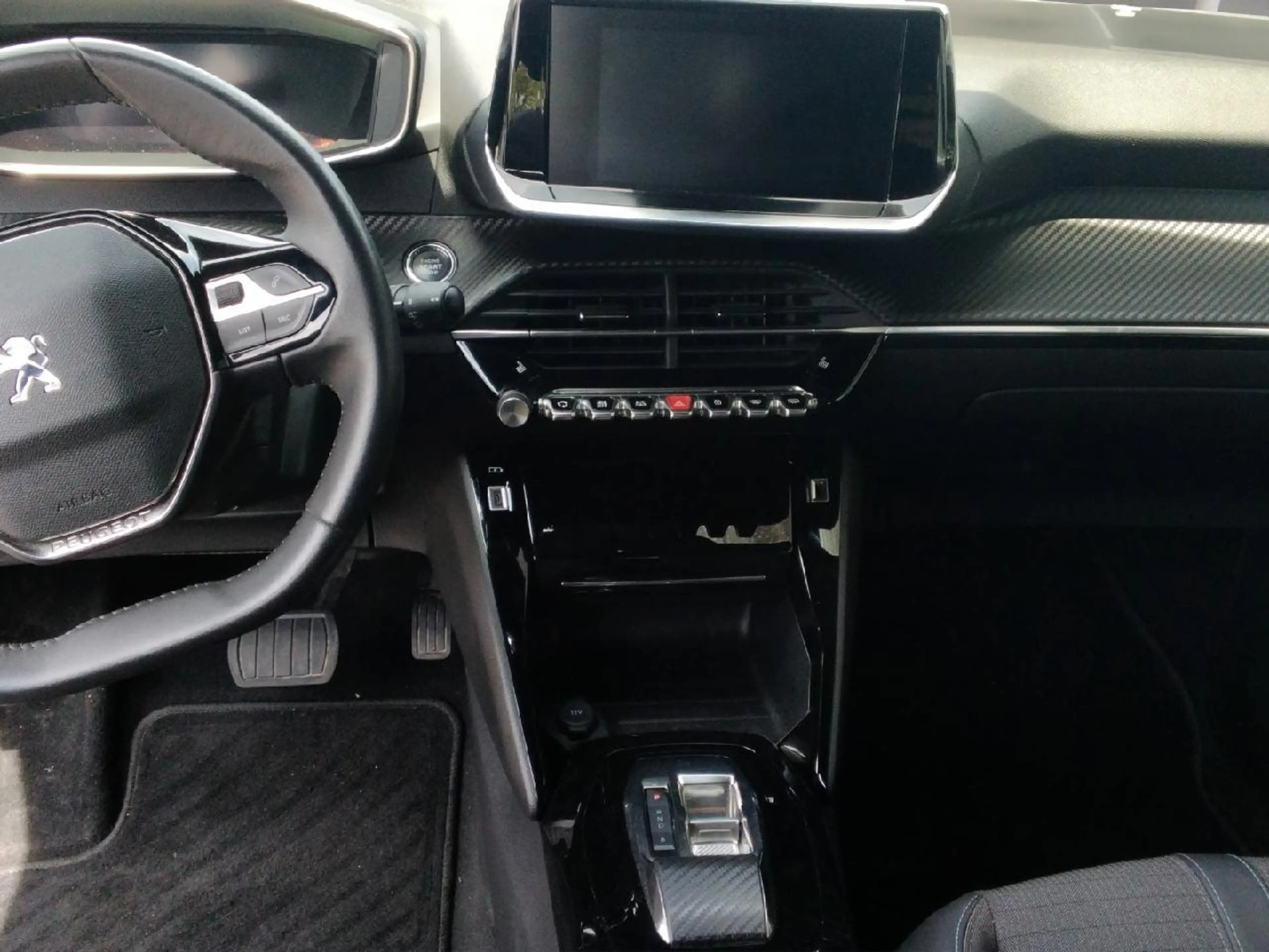 Peugeot e-2008 e- Allure Pack — photo 15