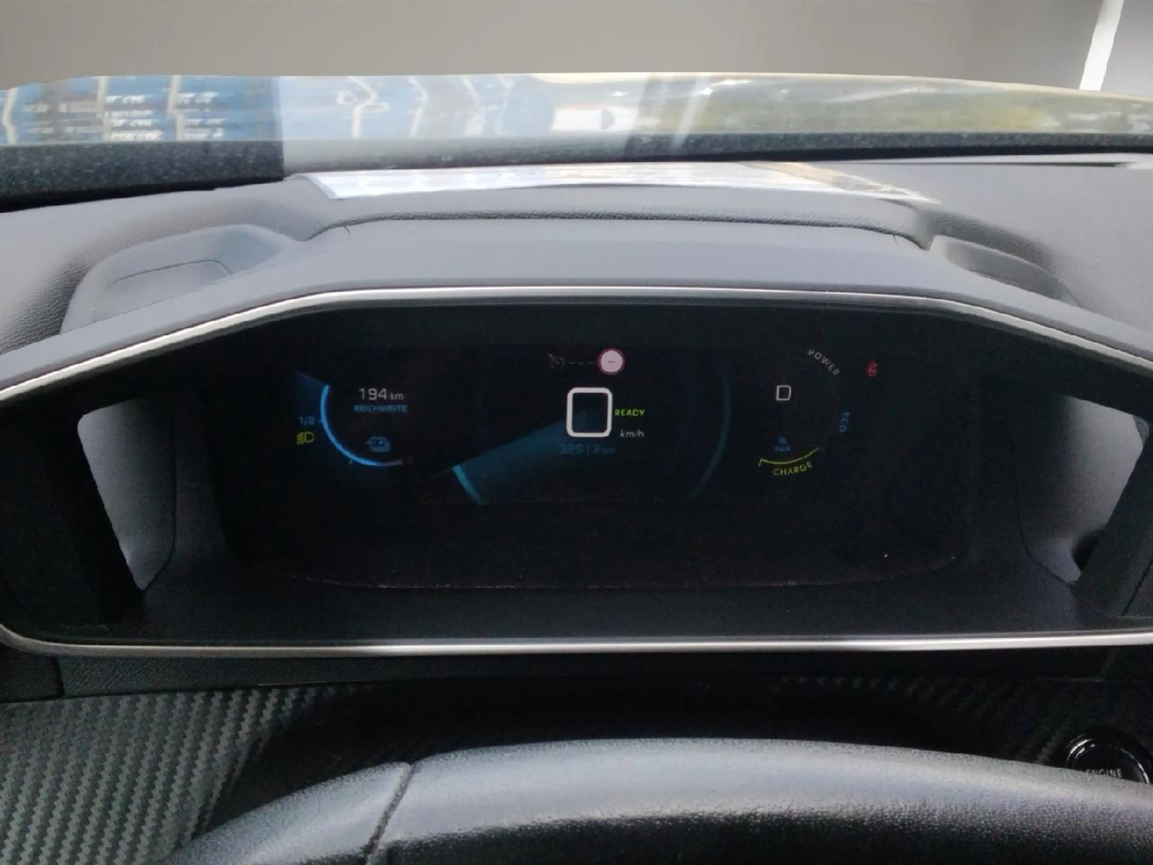 Peugeot e-2008 e- Allure Pack — photo 11