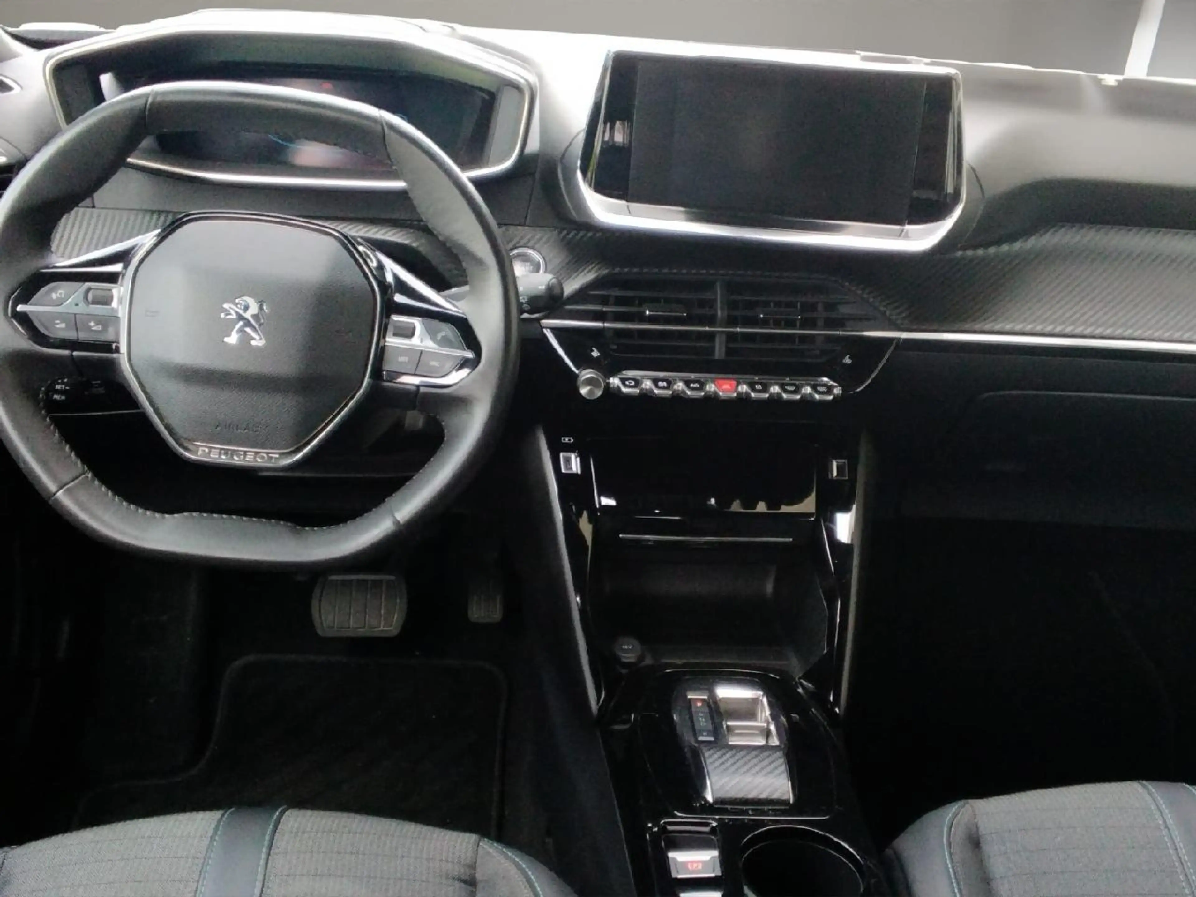 Peugeot e-2008 e- Allure Pack — photo 14