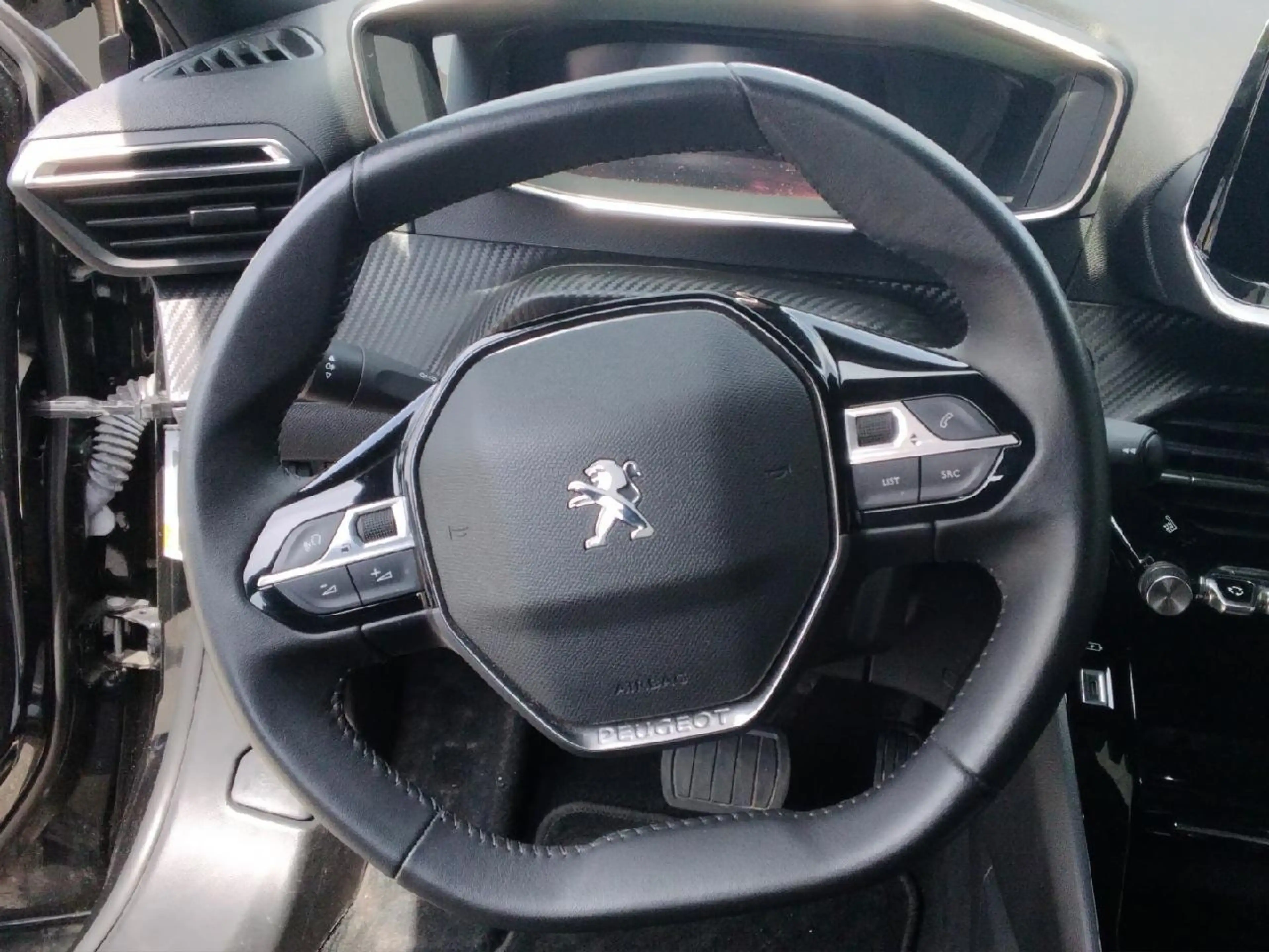 Peugeot e-2008 e- Allure Pack — photo 10