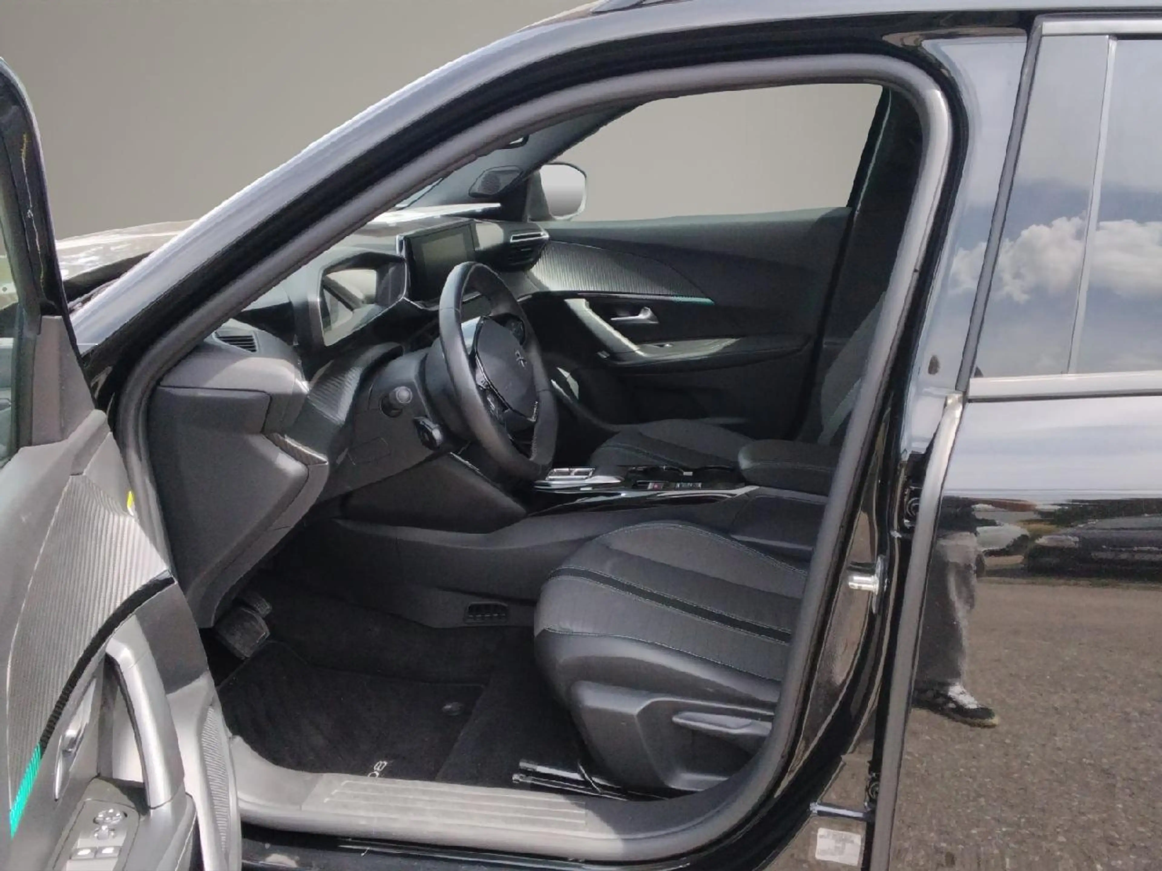 Peugeot e-2008 e- Allure Pack — photo 9