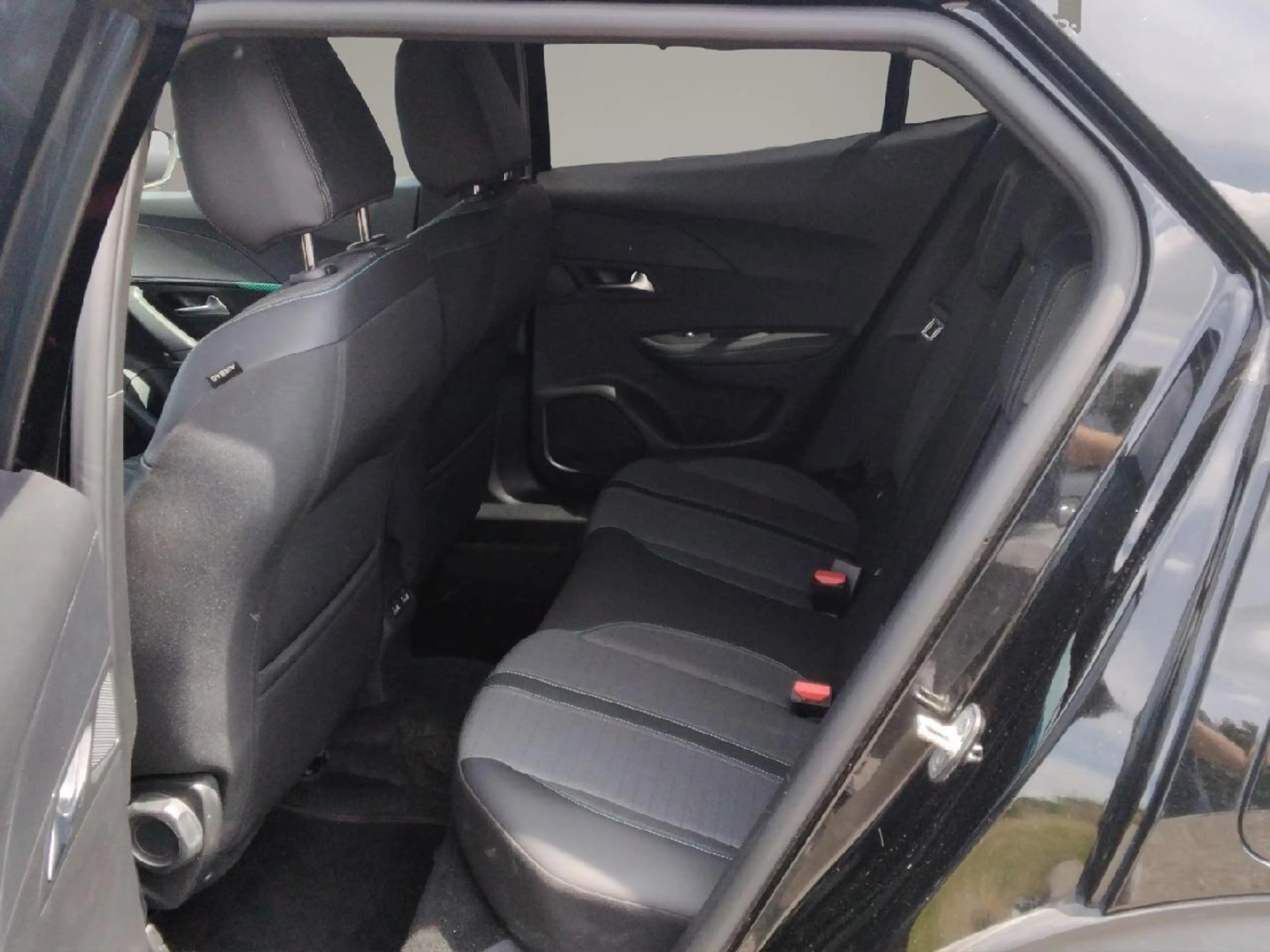Peugeot e-2008 e- Allure Pack — photo 13