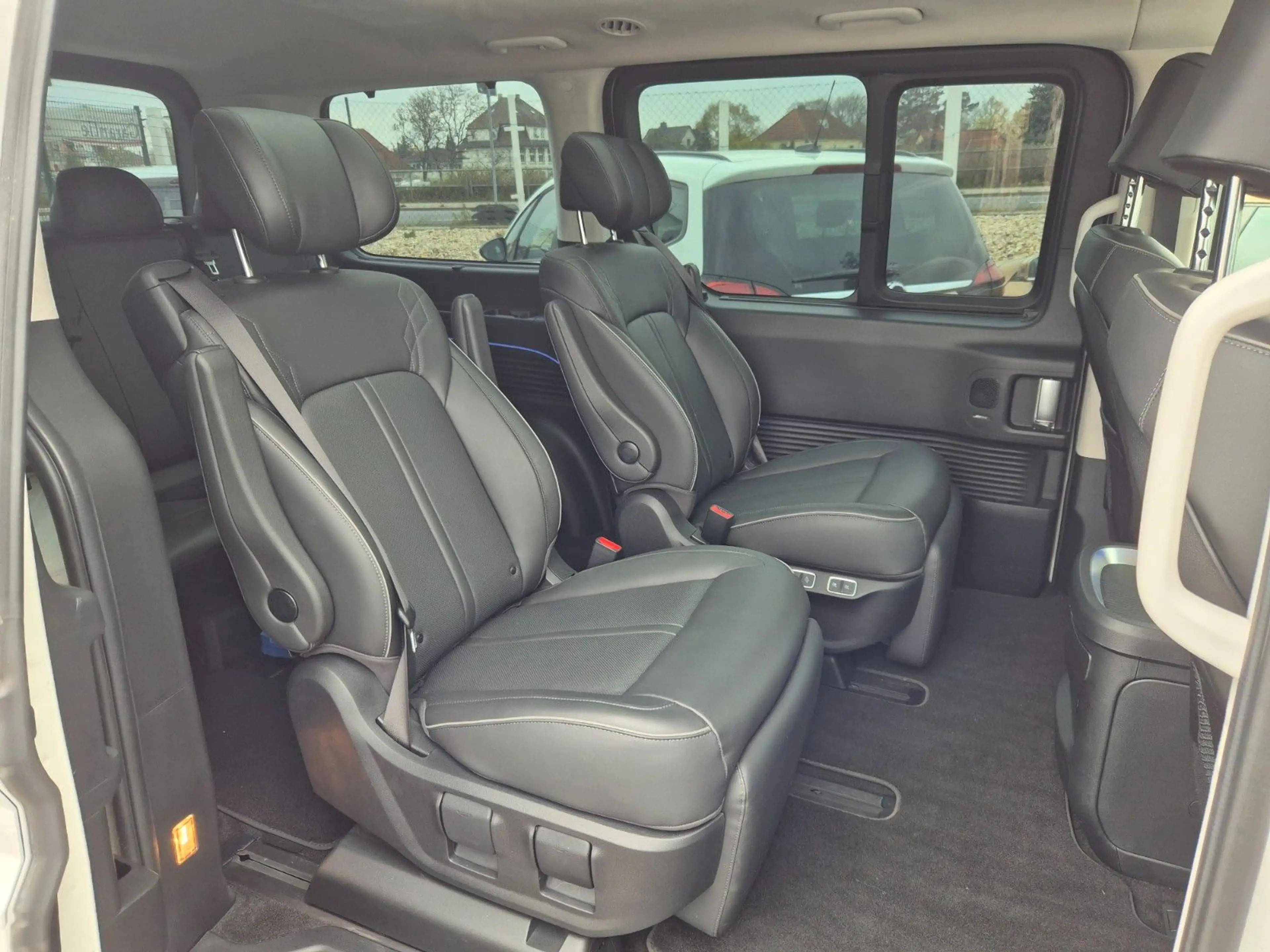 Hyundai STARIA Signature 2WD — photo 14