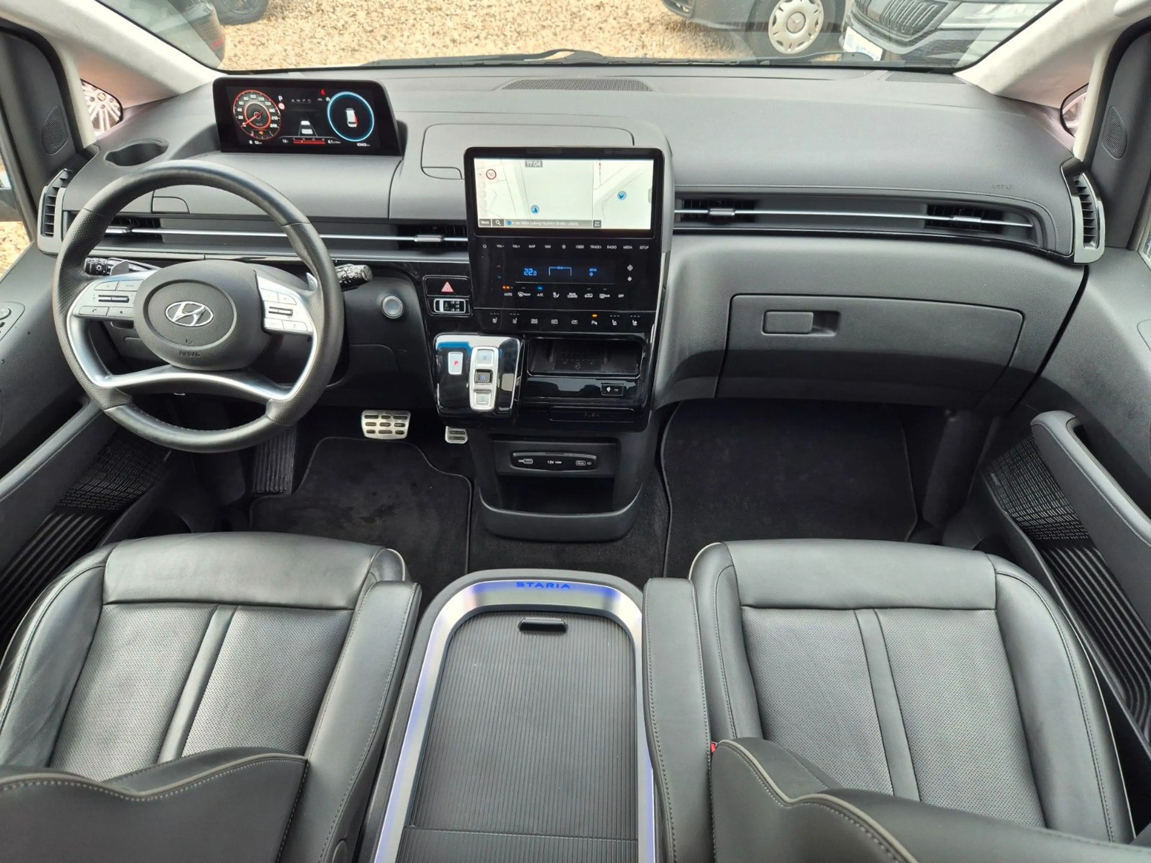 Hyundai STARIA Signature 2WD — photo 13