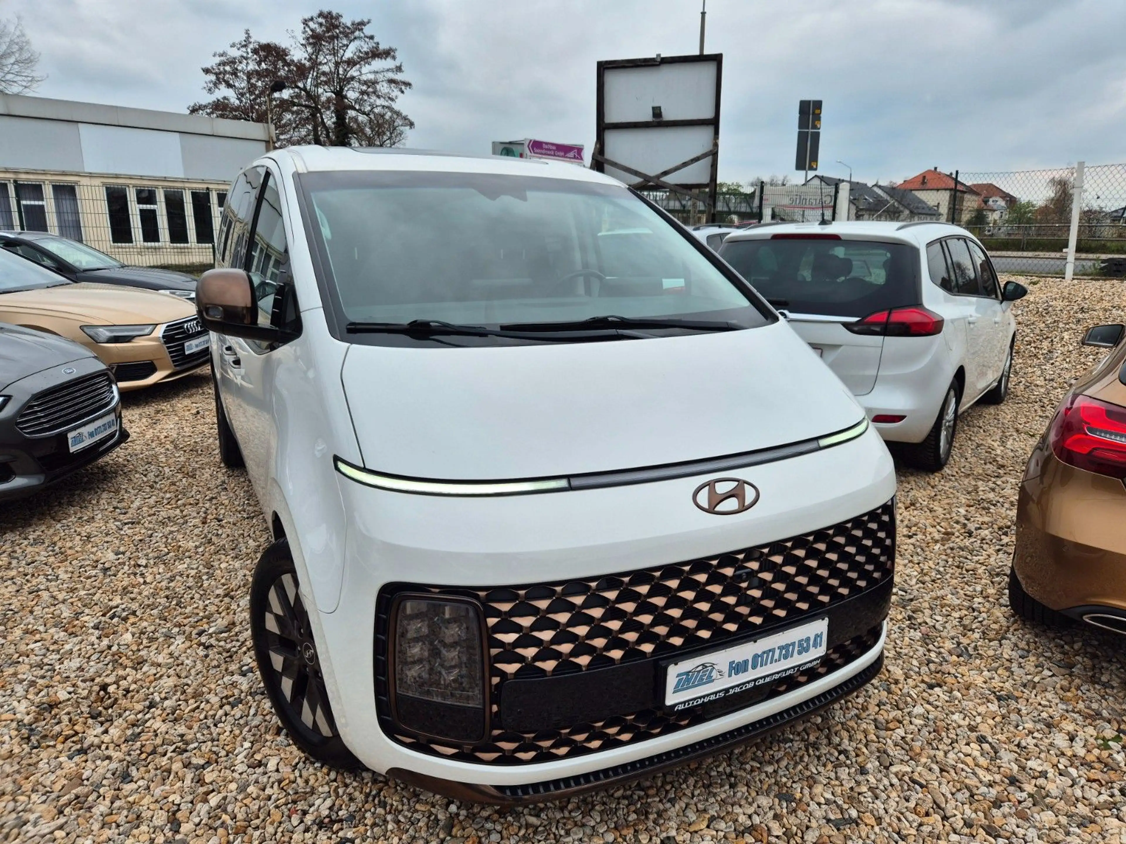 Hyundai STARIA Signature 2WD — photo 4