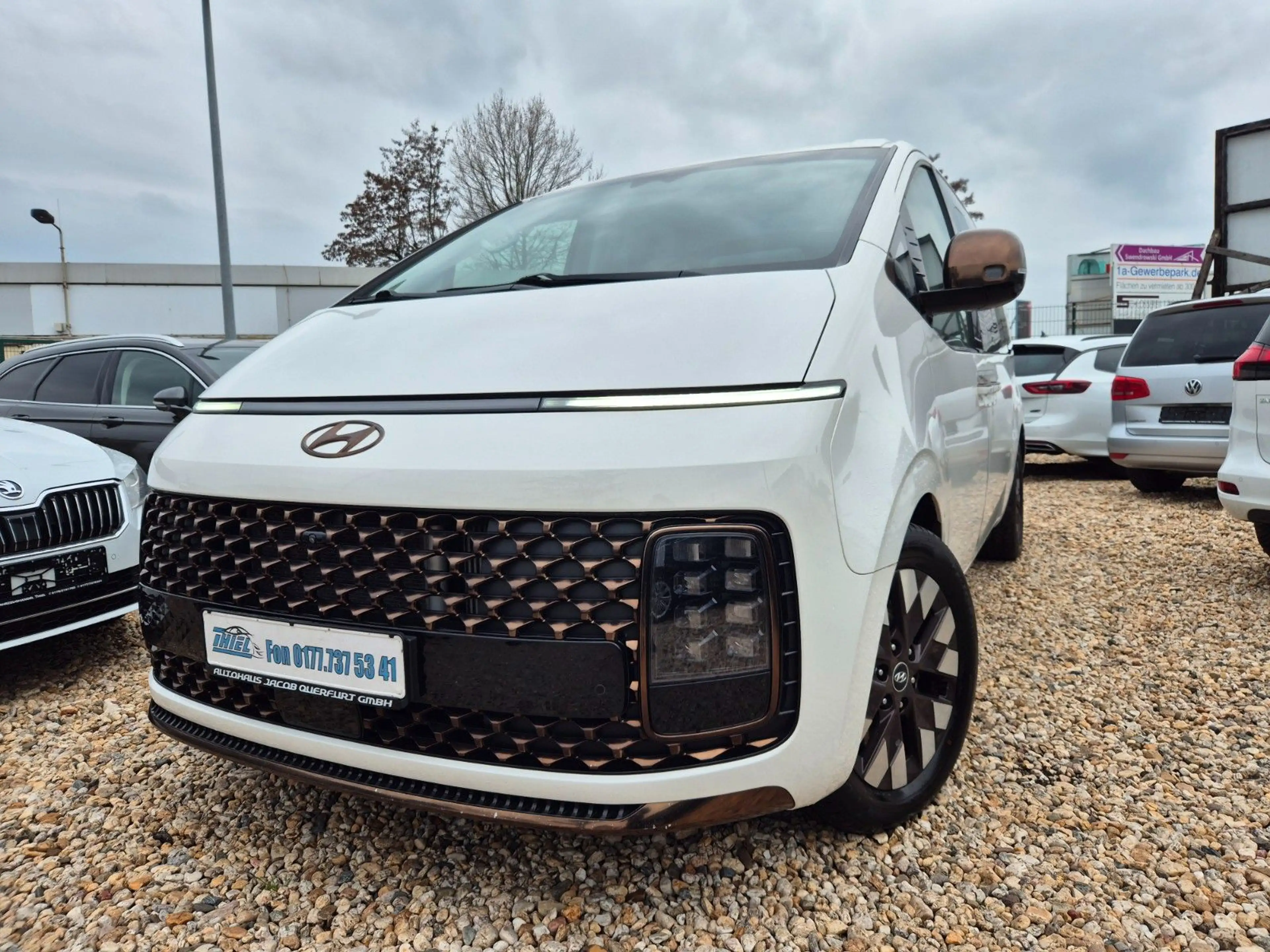 Hyundai STARIA Signature 2WD — photo 9