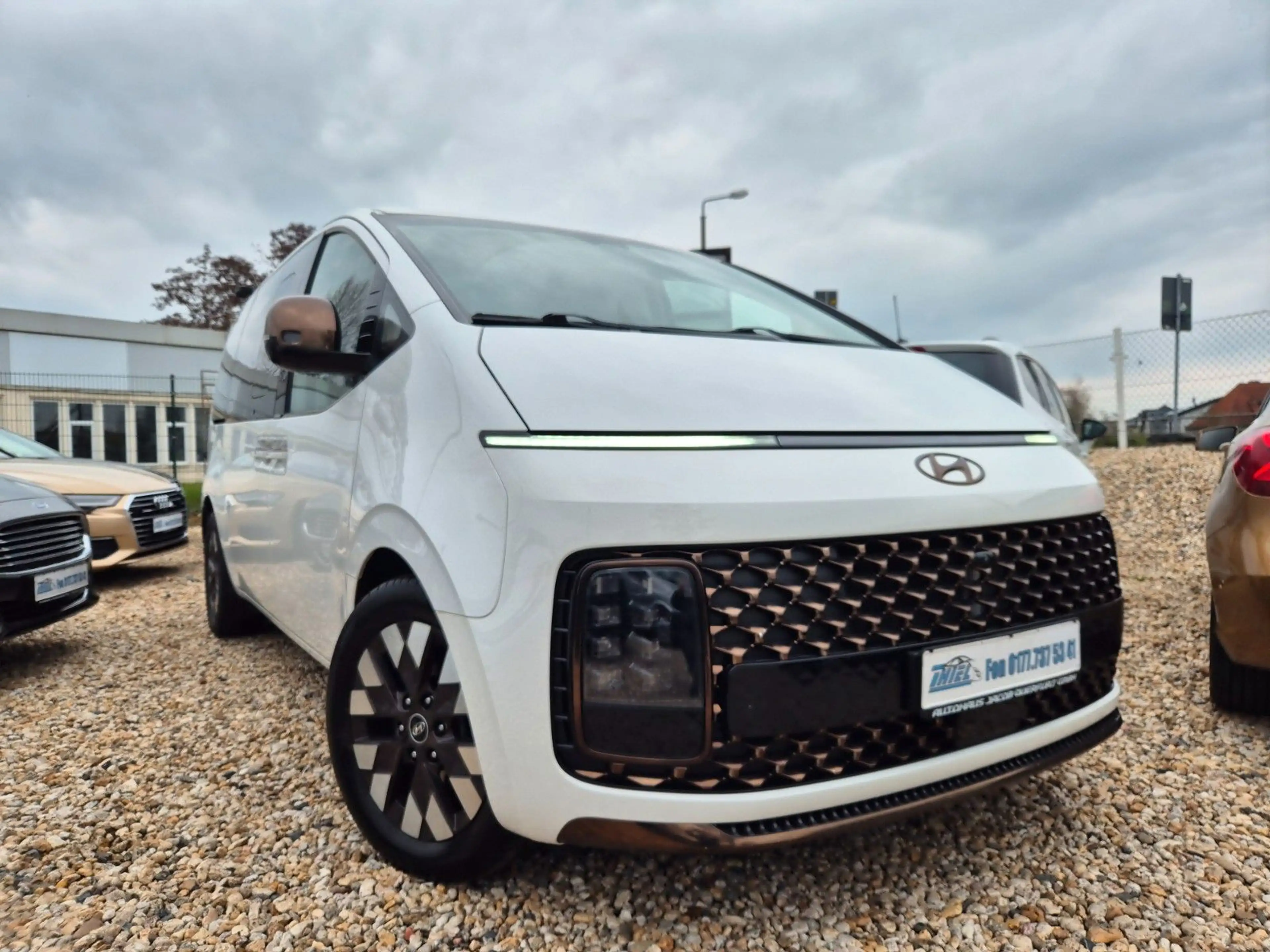 Hyundai STARIA Signature 2WD — photo 3
