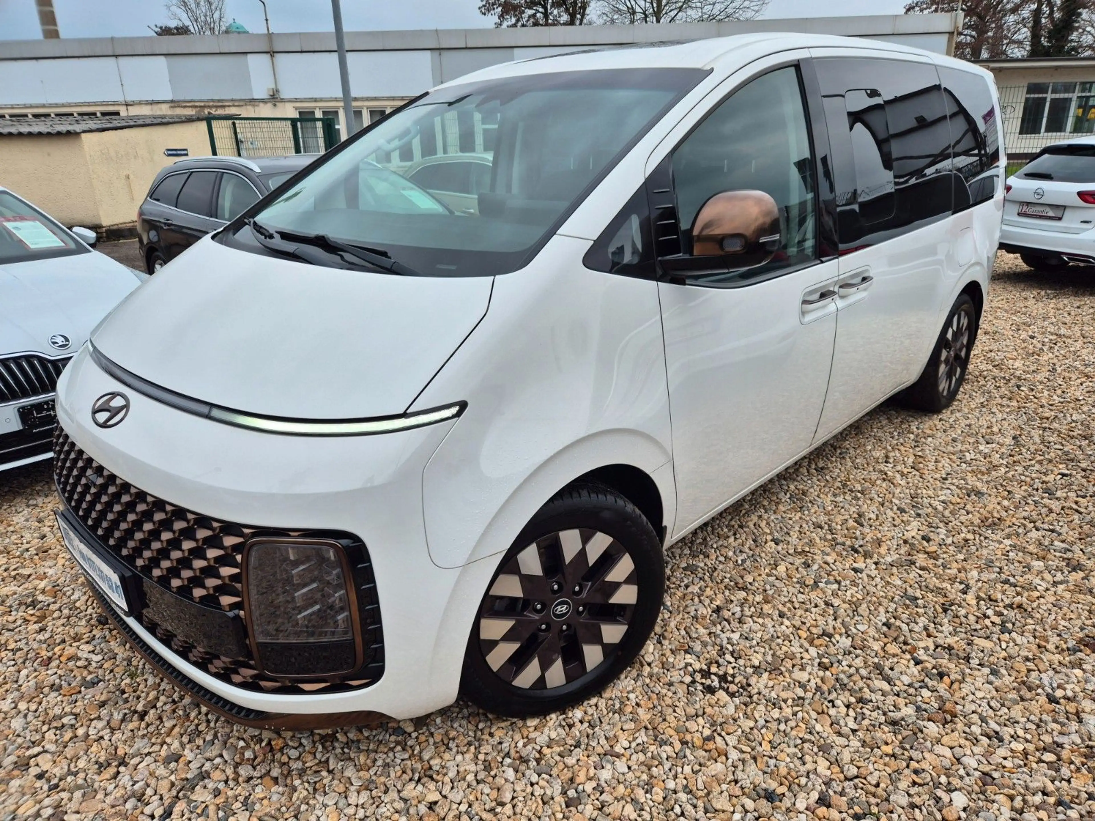 Hyundai STARIA Signature 2WD — photo 6