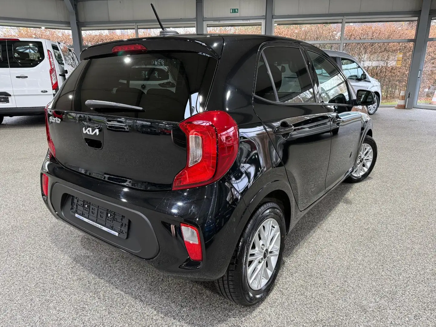 Kia Picanto 1.2i Dream Team Winter DAB Klima 15tkm Schwarz - 2
