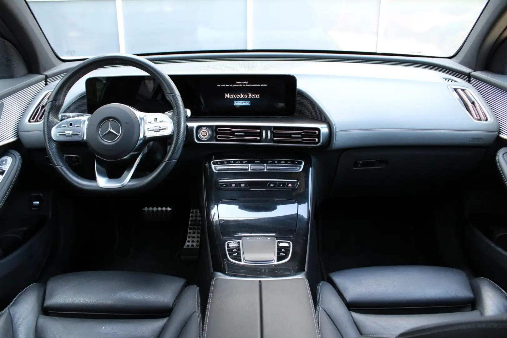 Mercedes-Benz EQC 400 4MATIC AMG Line Premium Plus 80 kWh Zwart - 2