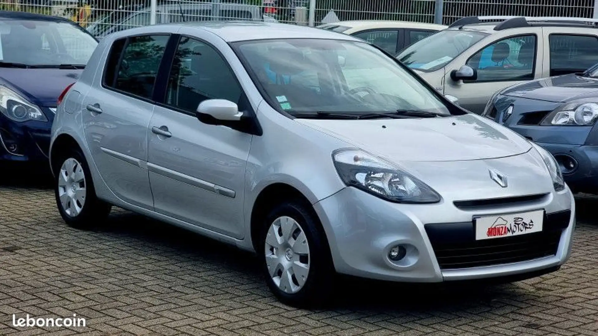 Renault Clio III 1.5 DCI 90CH DYNAMIQUE TOMTOM 5P Gris - 1