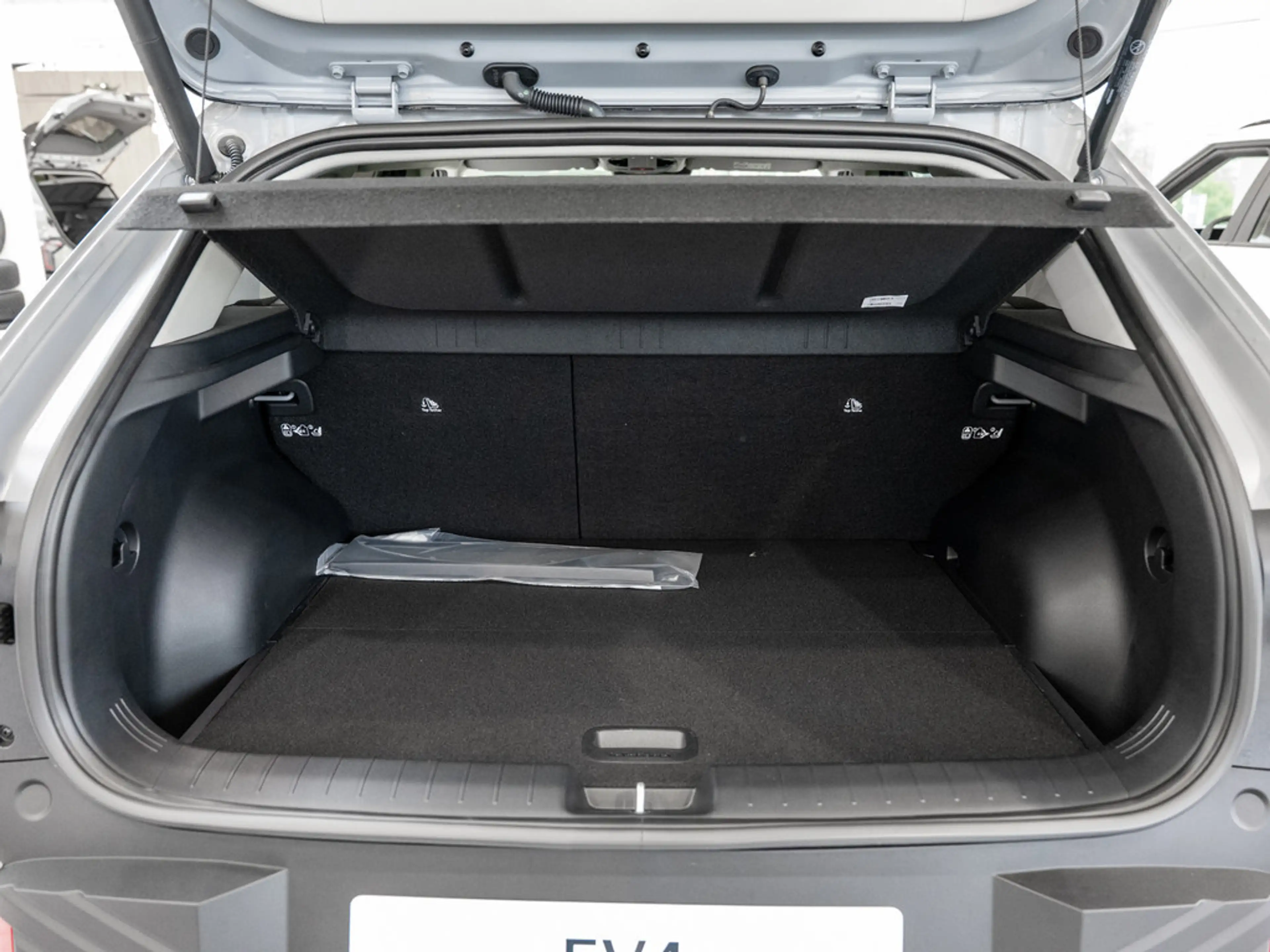 Kia EV4 Earth 360° ACC NAVI H/K KAMERA SHZ PDC — photo 10