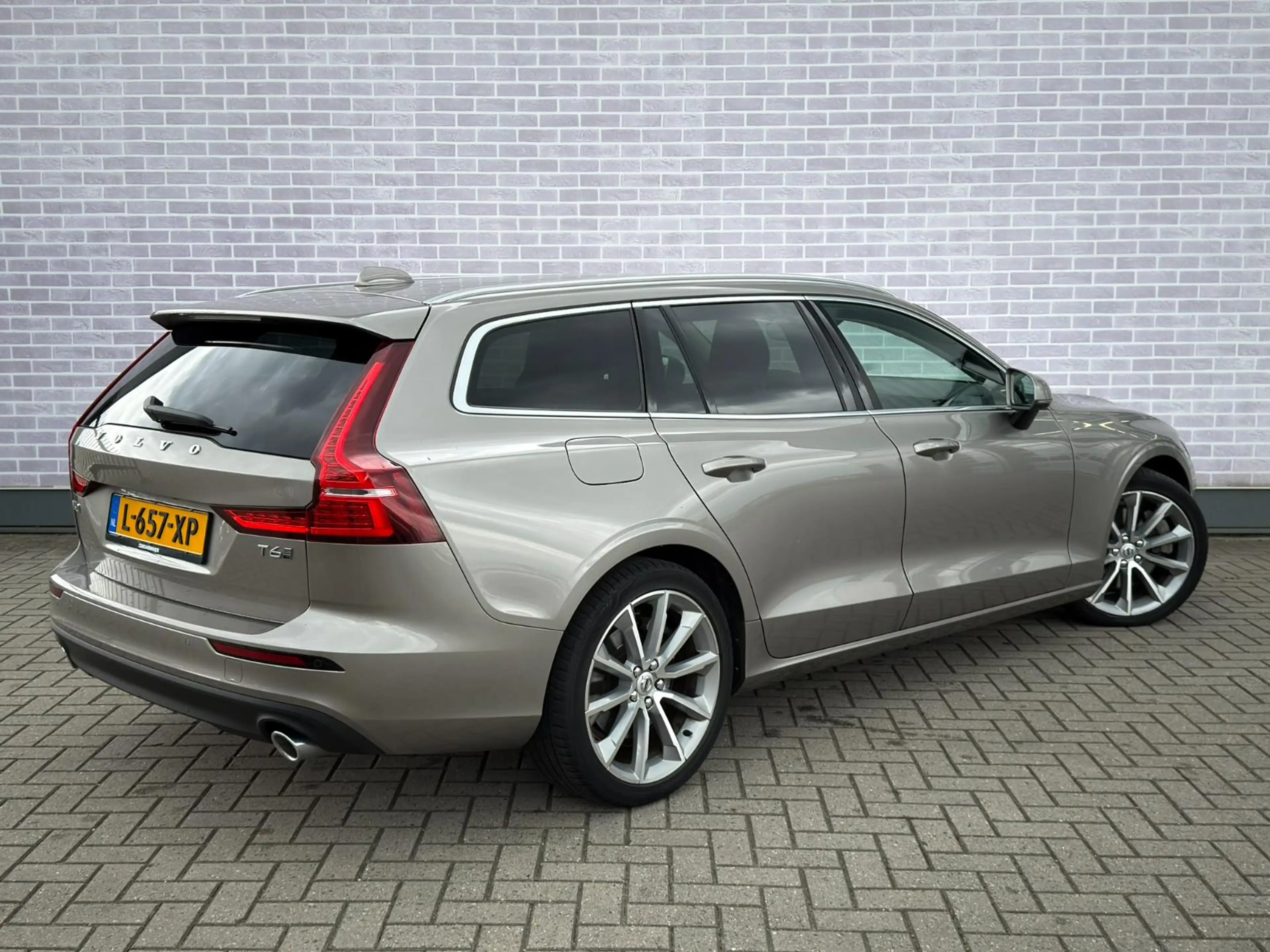 Volvo V60 2.0 T6 Twin Engine AWD Momentum Pro | Stoel/stuurv — photo 4
