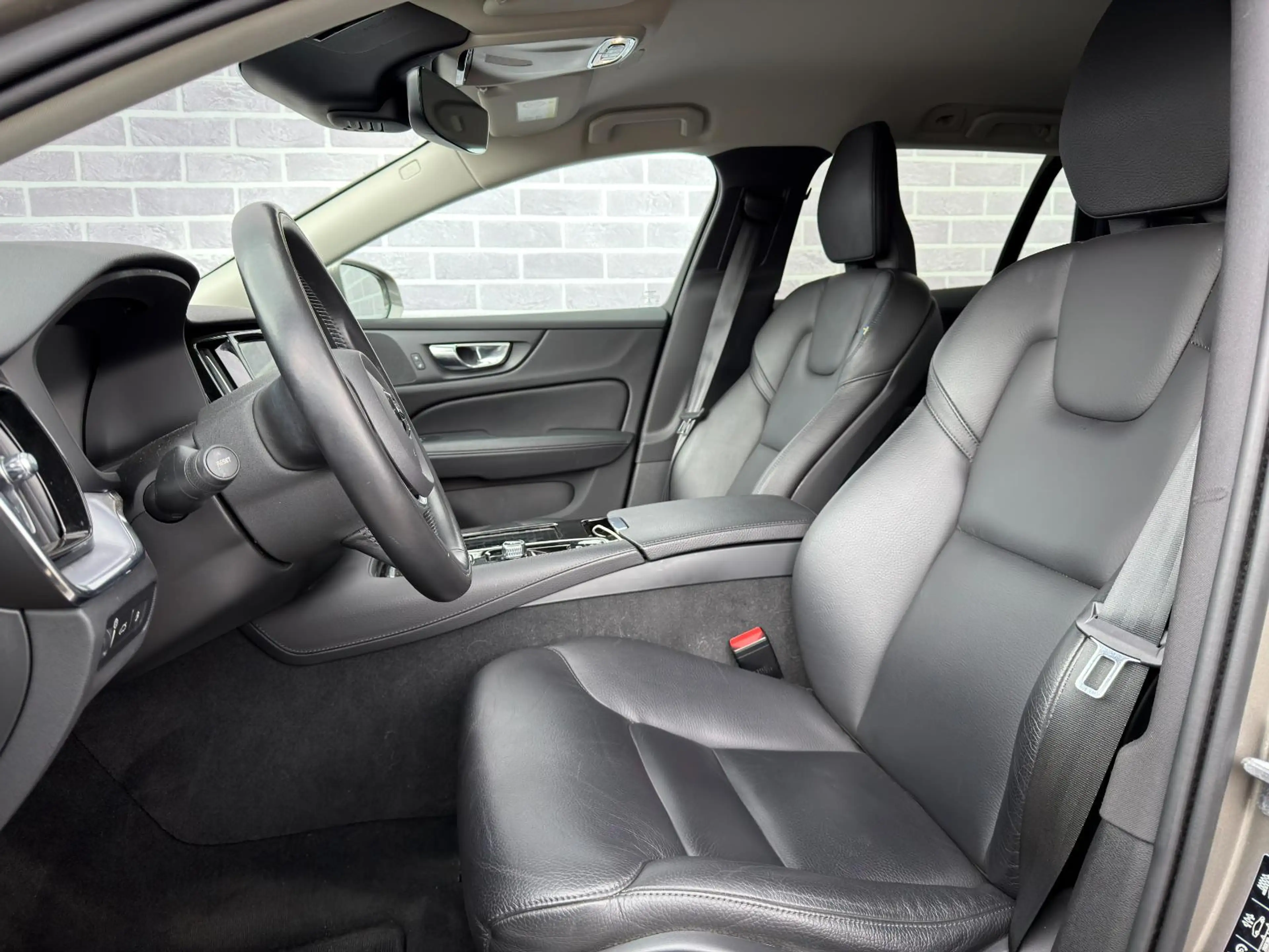 Volvo V60 2.0 T6 Twin Engine AWD Momentum Pro | Stoel/stuurv — photo 3