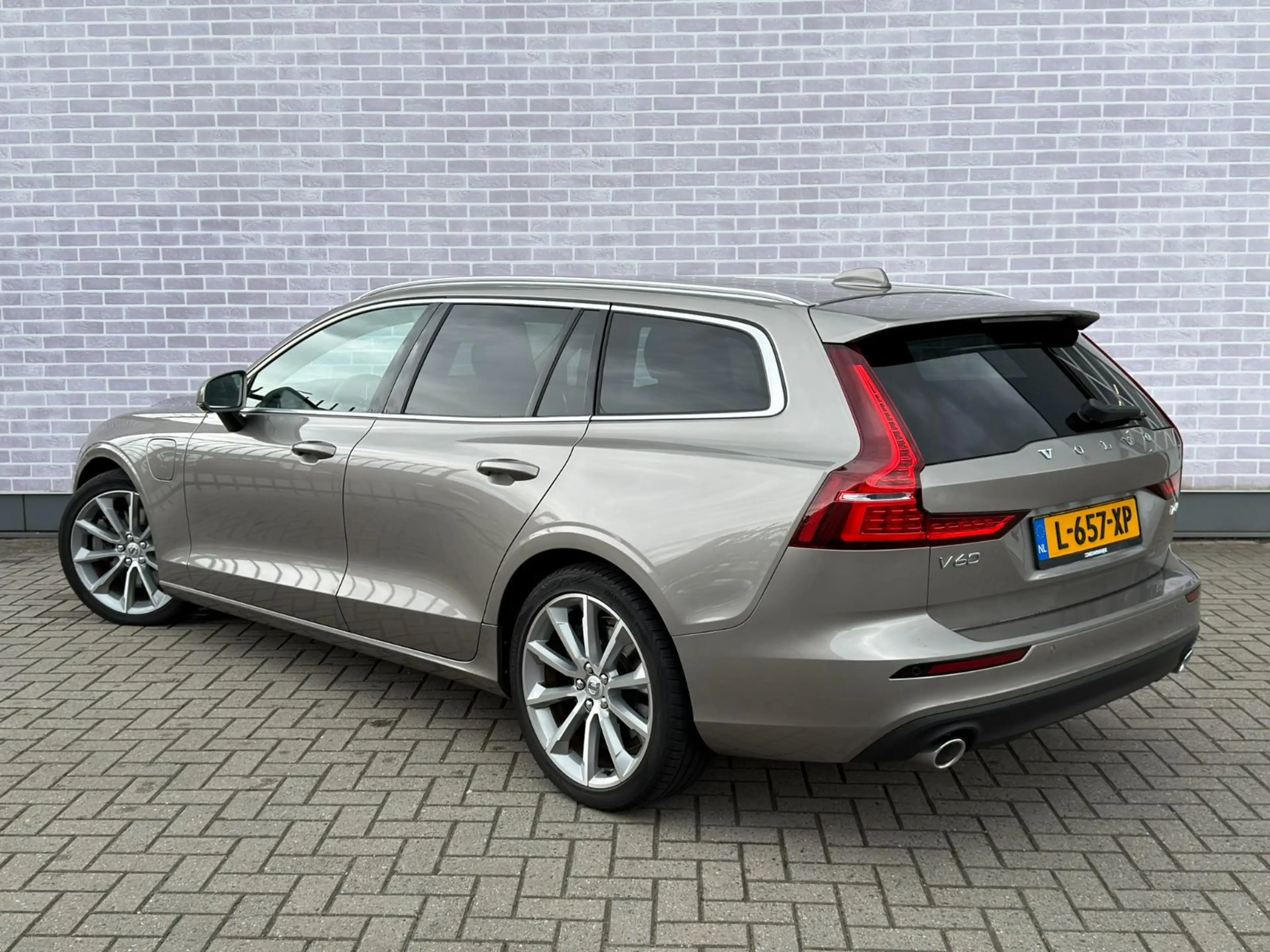 Volvo V60 2.0 T6 Twin Engine AWD Momentum Pro | Stoel/stuurv — photo 6